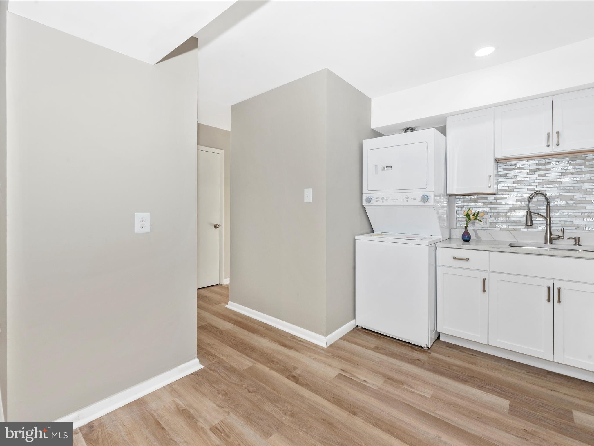 APPLEWALK CONDO - Residential