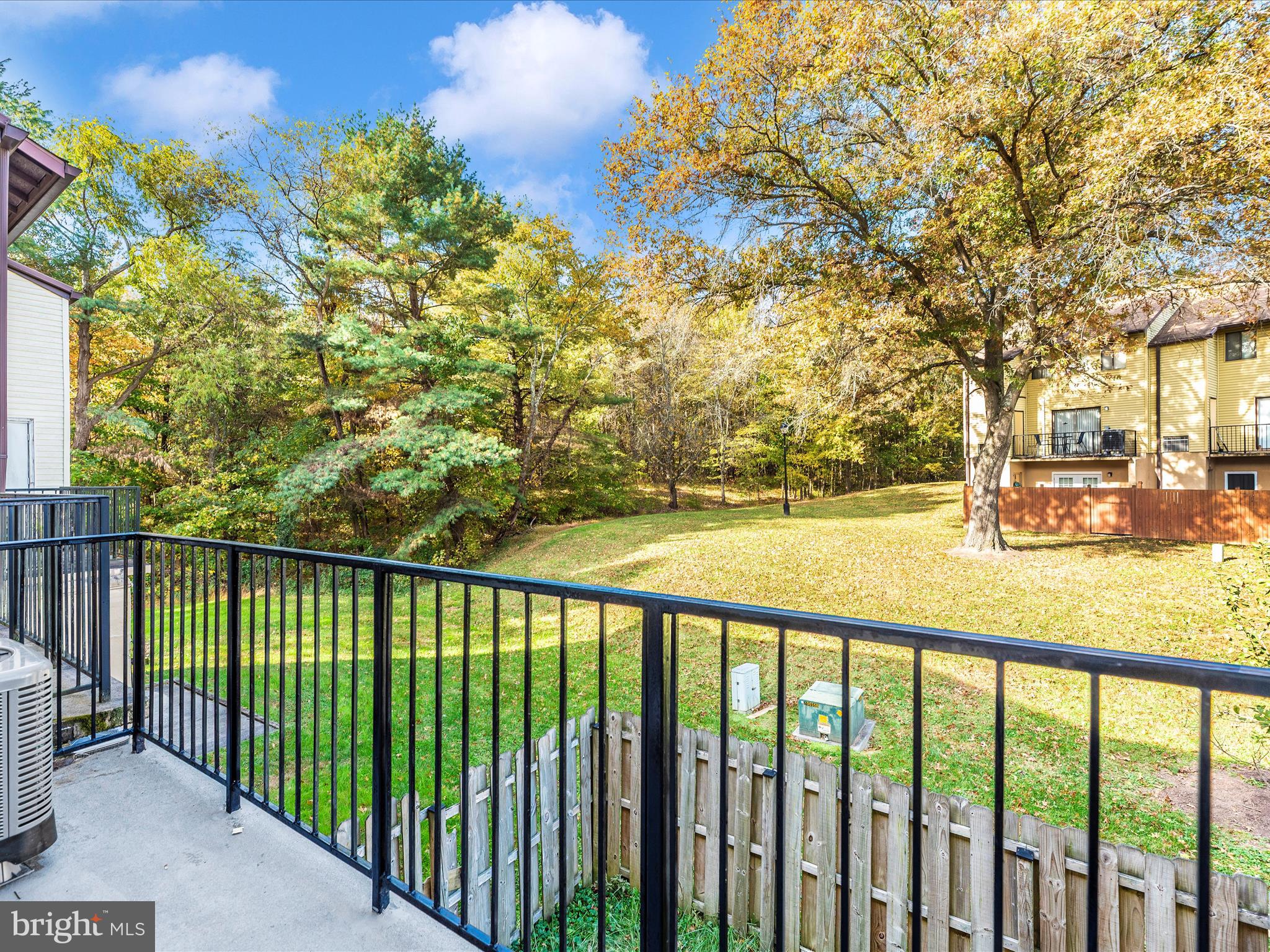 APPLEWALK CONDO - Residential