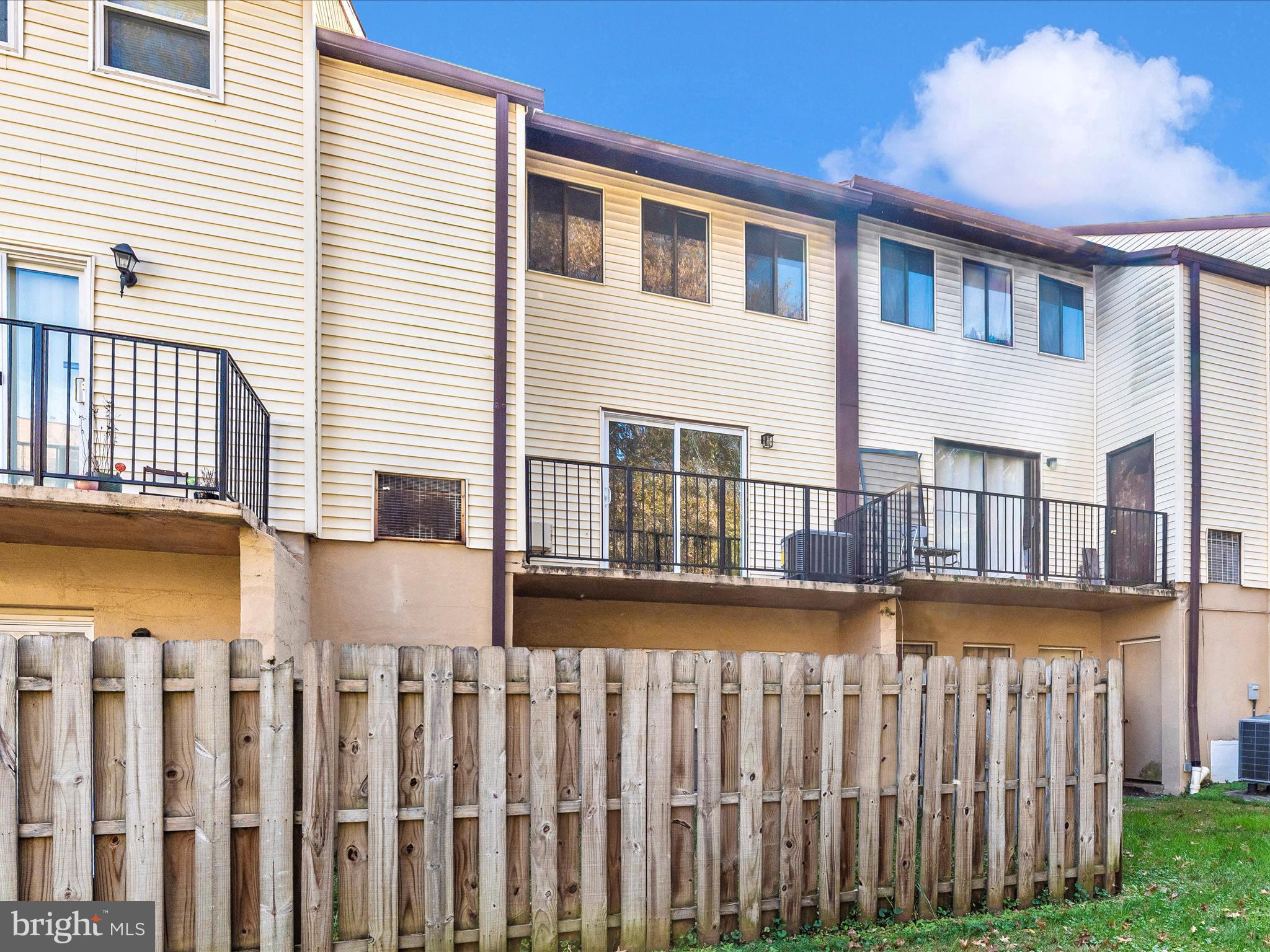 APPLEWALK CONDO - Residential