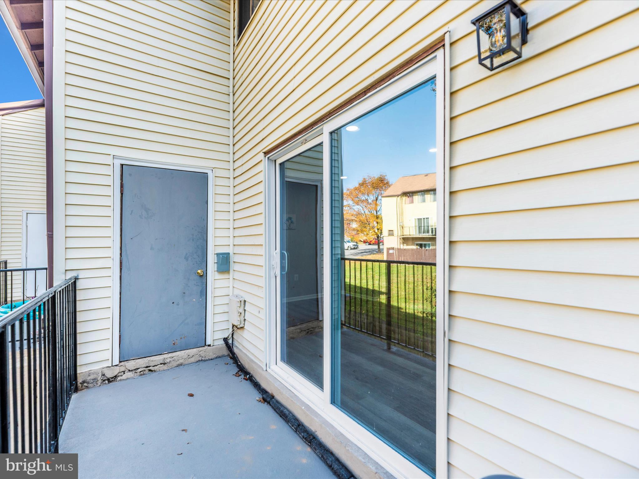 APPLEWALK CONDO - Residential