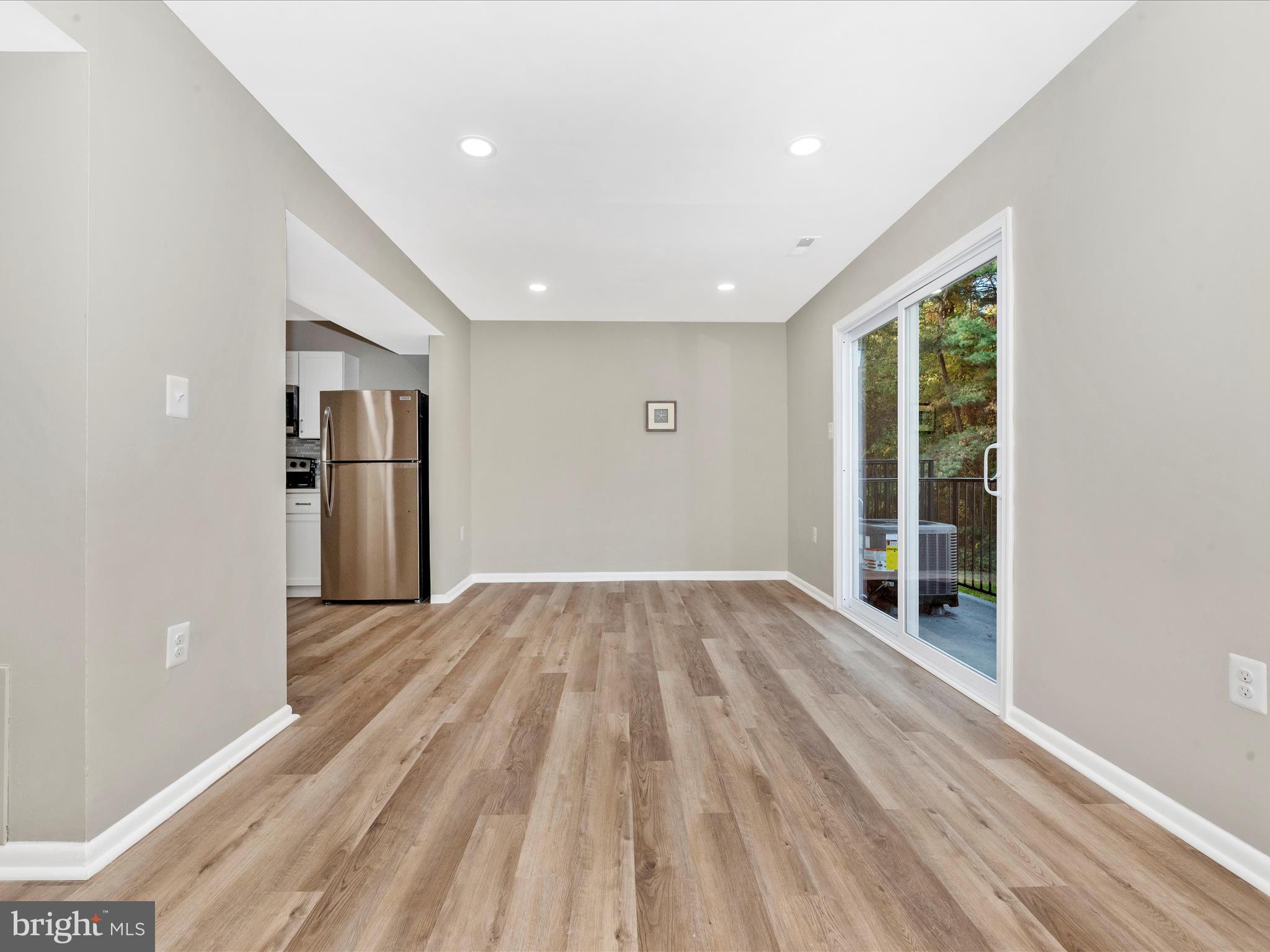 APPLEWALK CONDO - Residential