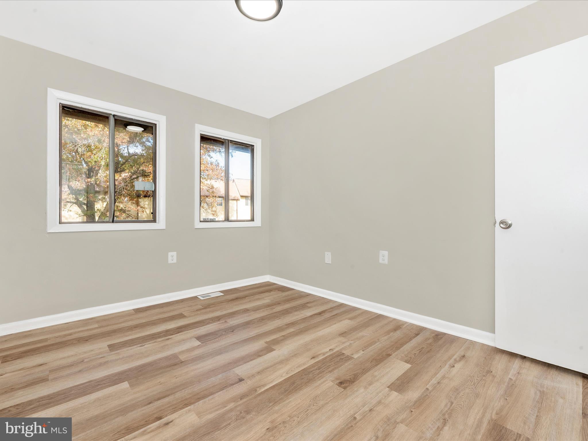 APPLEWALK CONDO - Residential