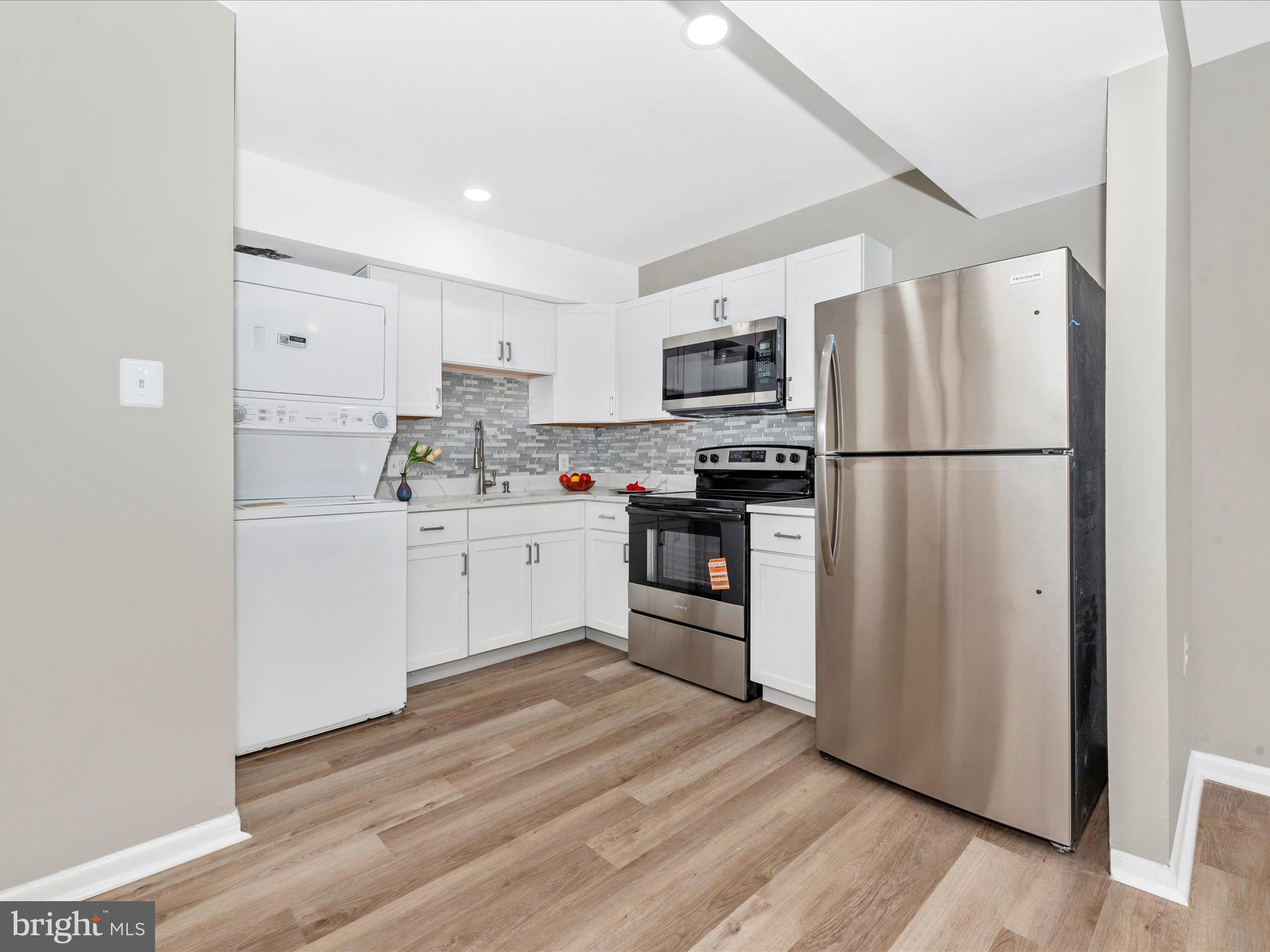 APPLEWALK CONDO - Residential