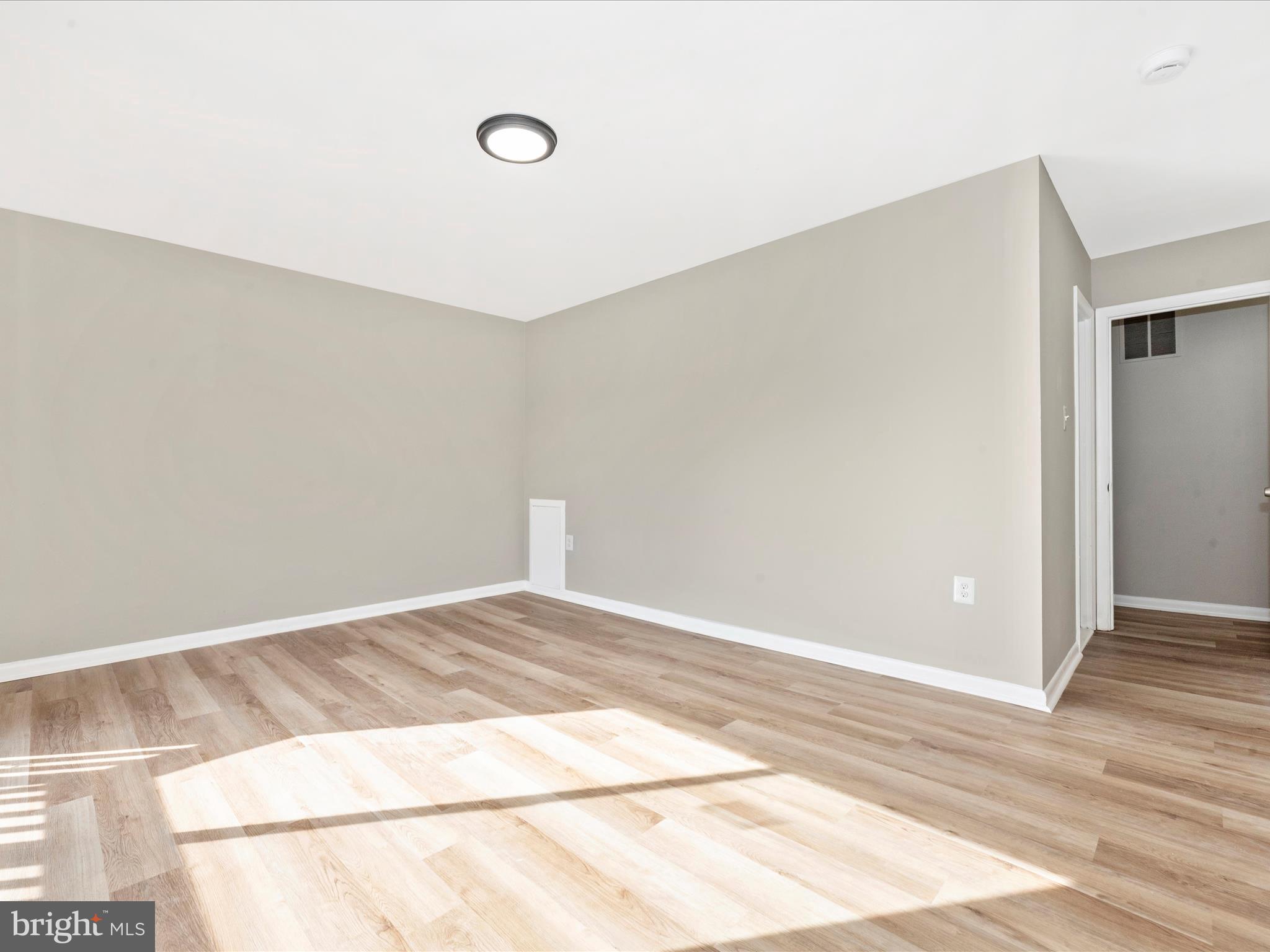 APPLEWALK CONDO - Residential