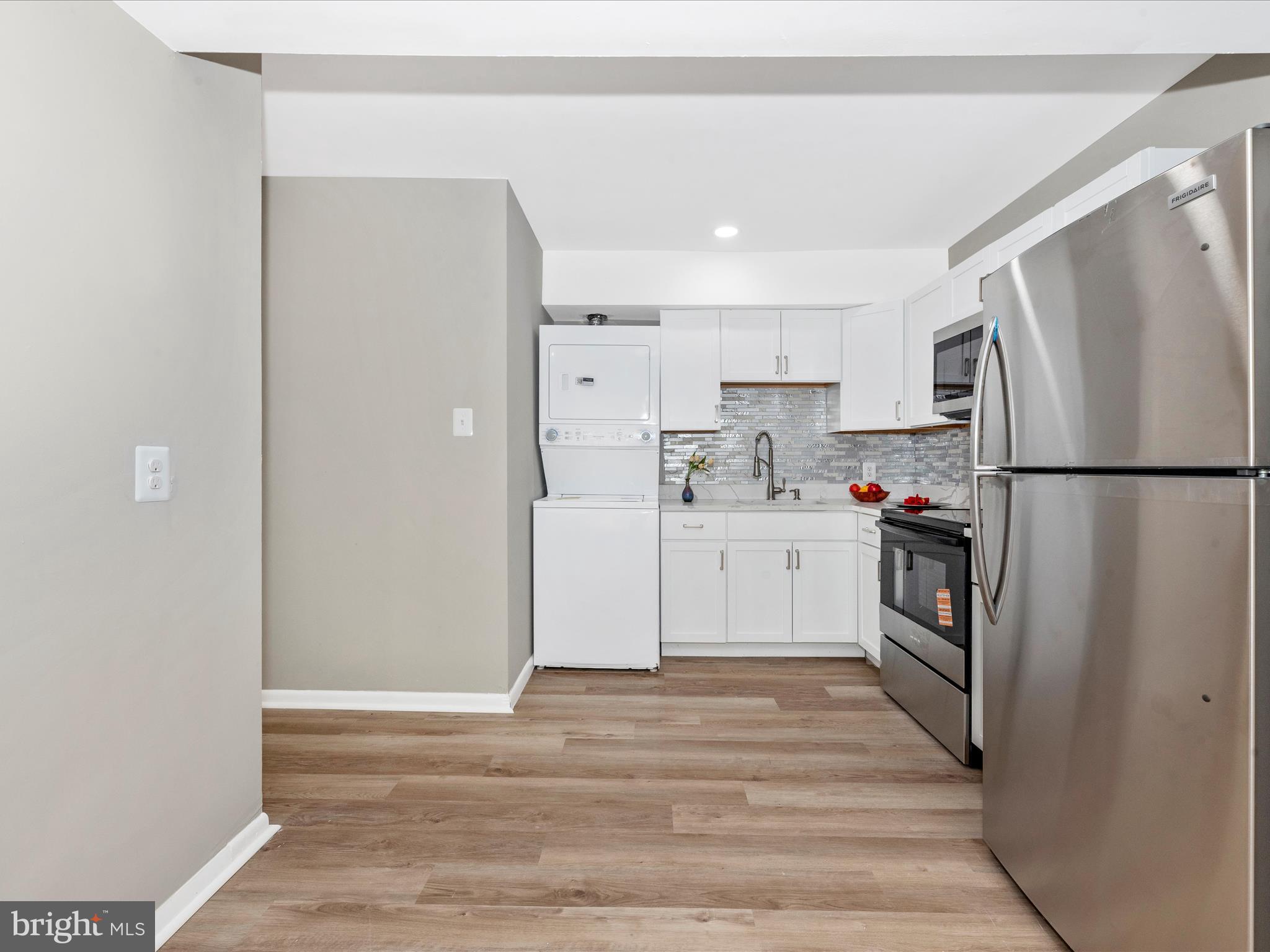 APPLEWALK CONDO - Residential