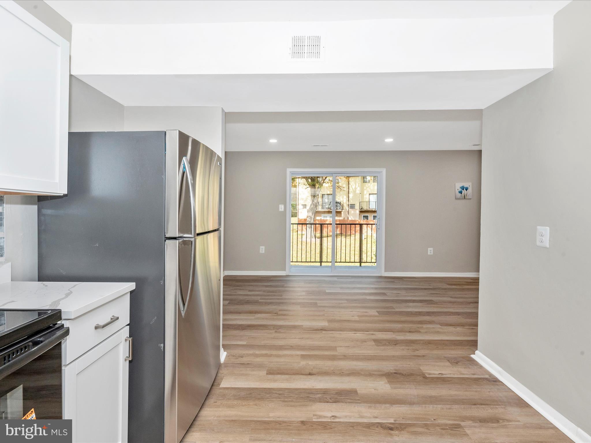 APPLEWALK CONDO - Residential