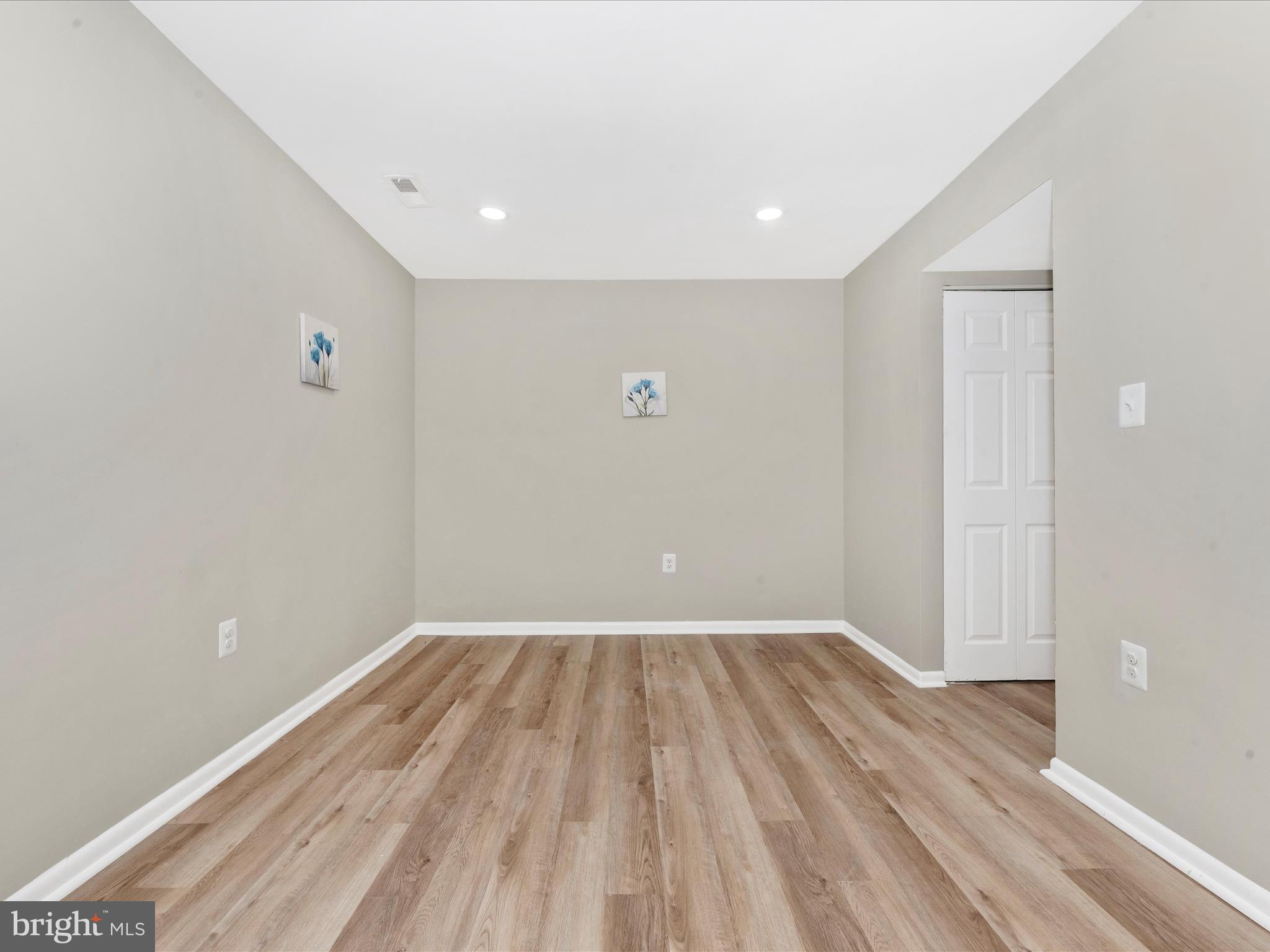 APPLEWALK CONDO - Residential