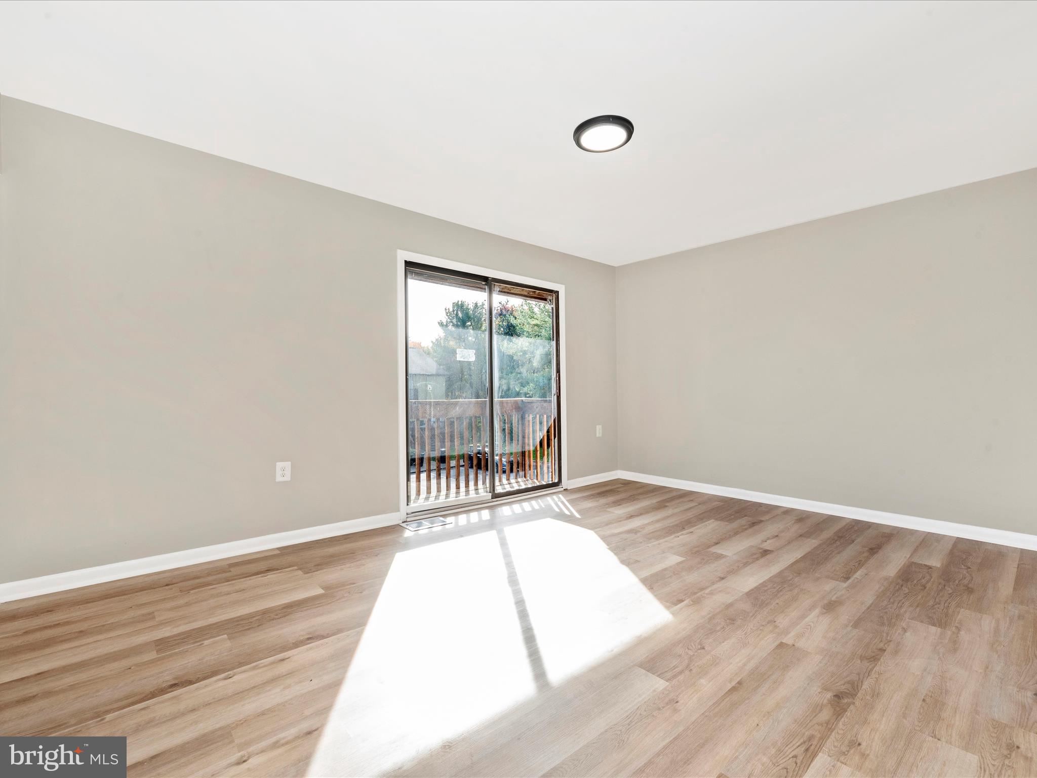 APPLEWALK CONDO - Residential