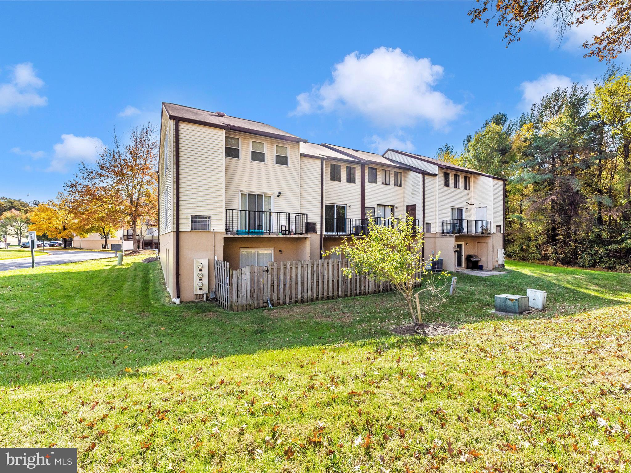 APPLEWALK CONDO - Residential