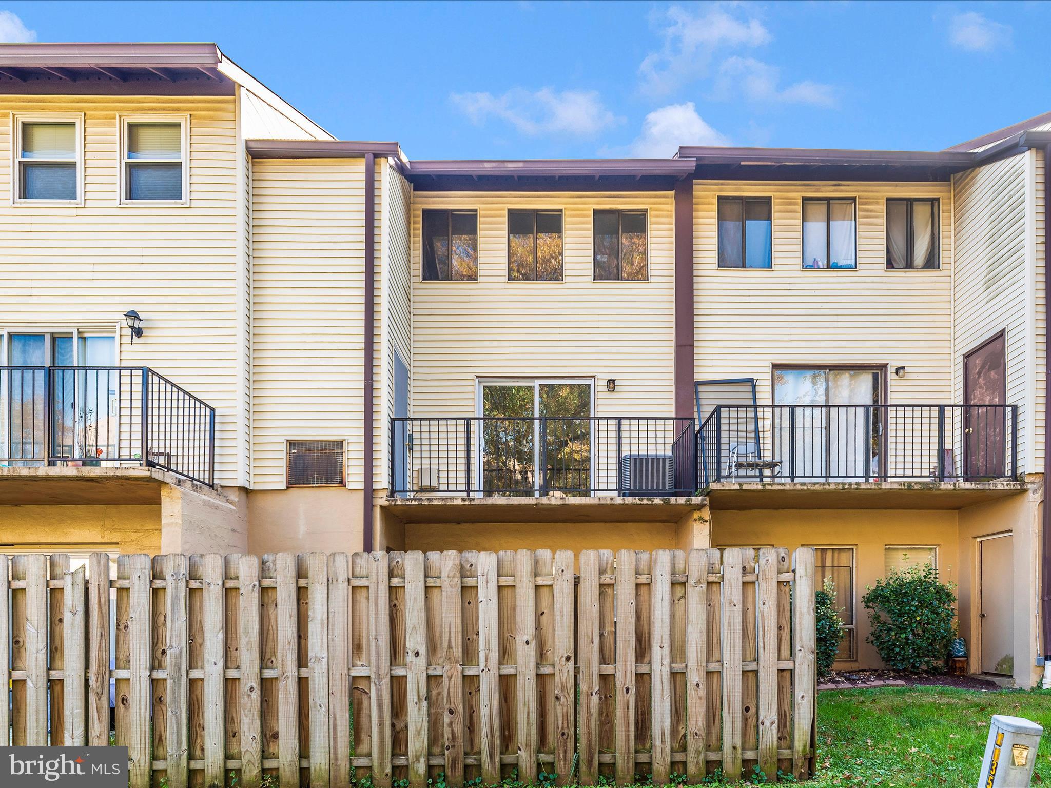 APPLEWALK CONDO - Residential