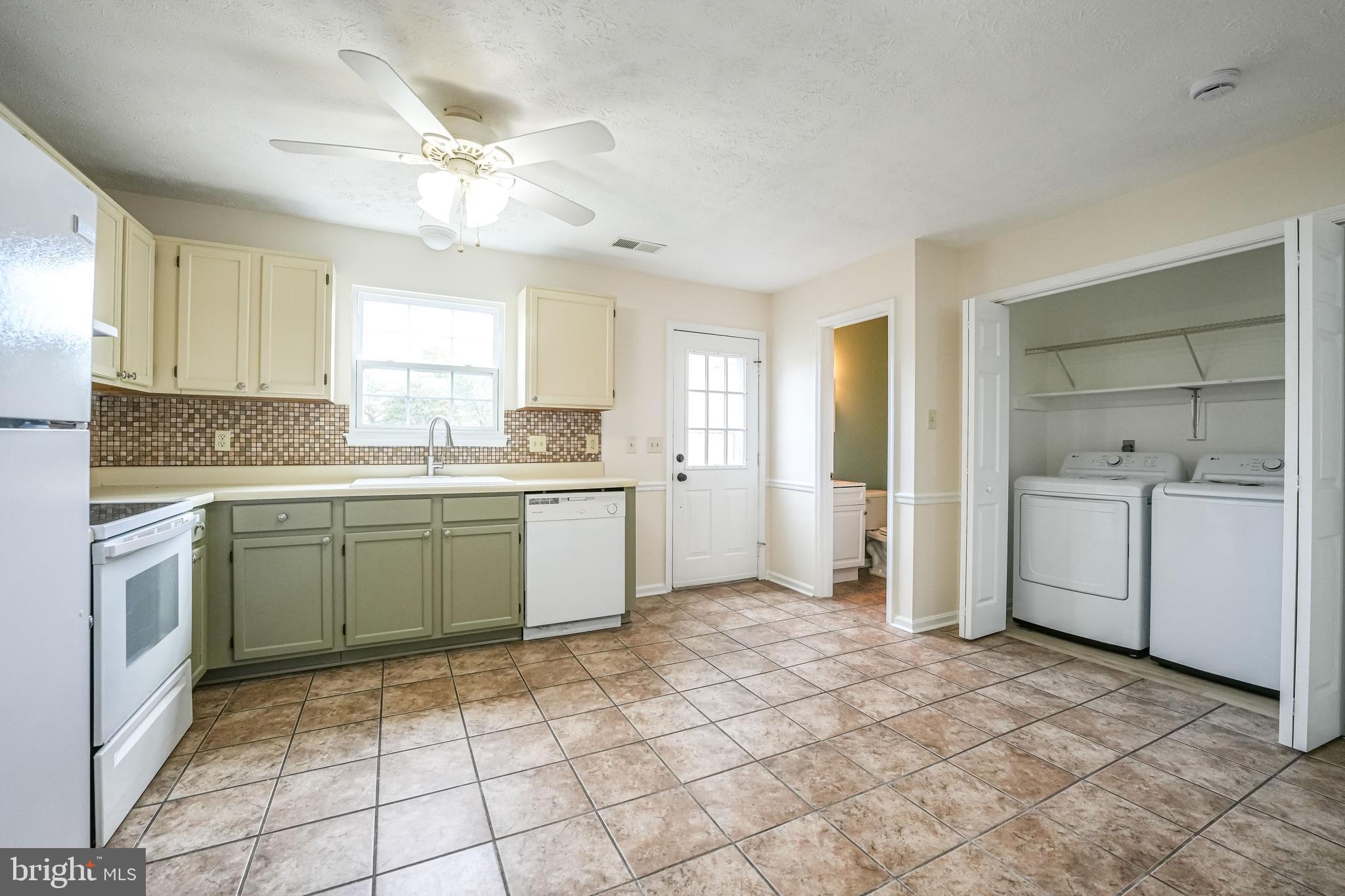 HUNTINGTON MEADOWS - Residential Lease