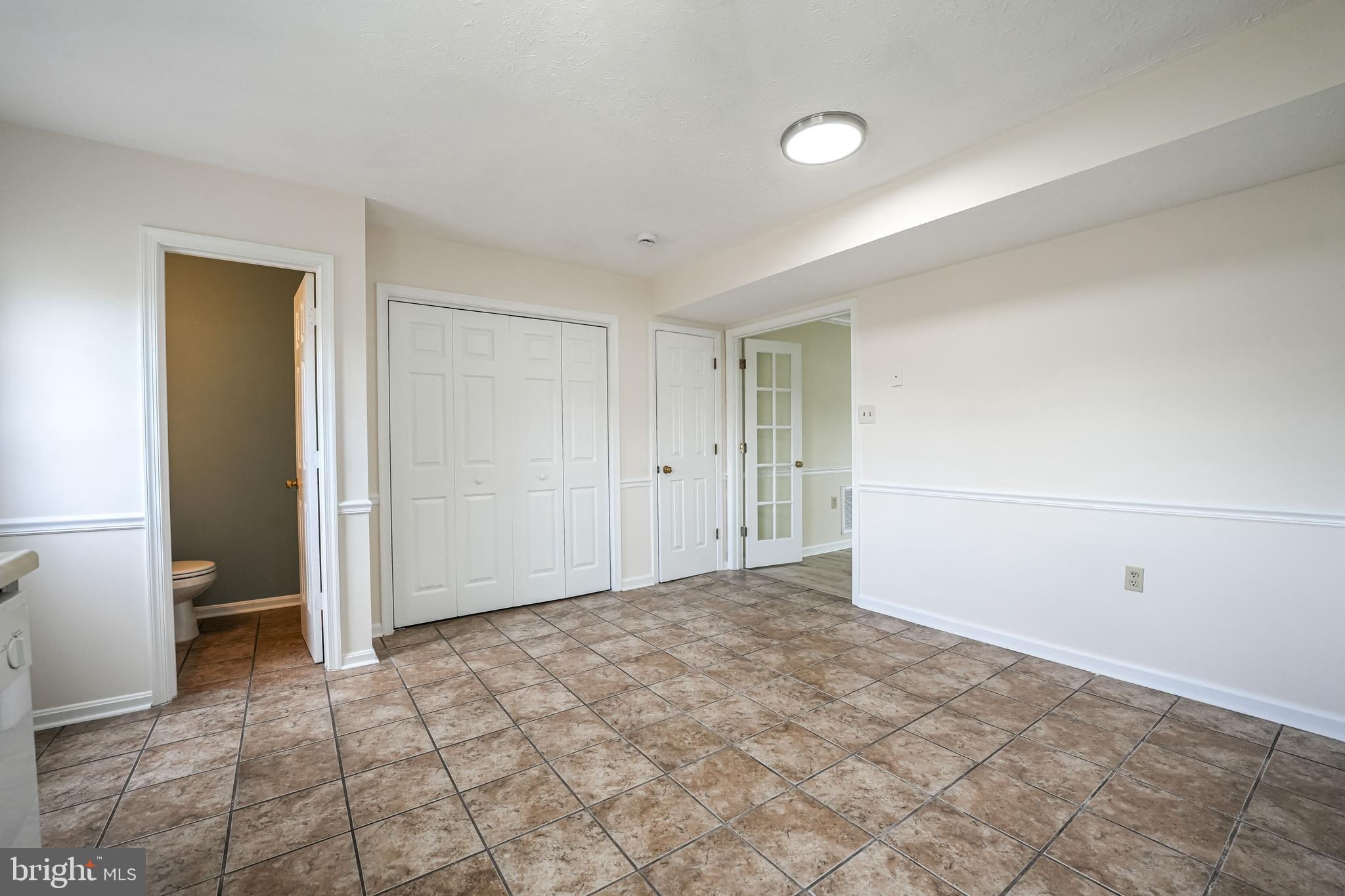 HUNTINGTON MEADOWS - Residential Lease