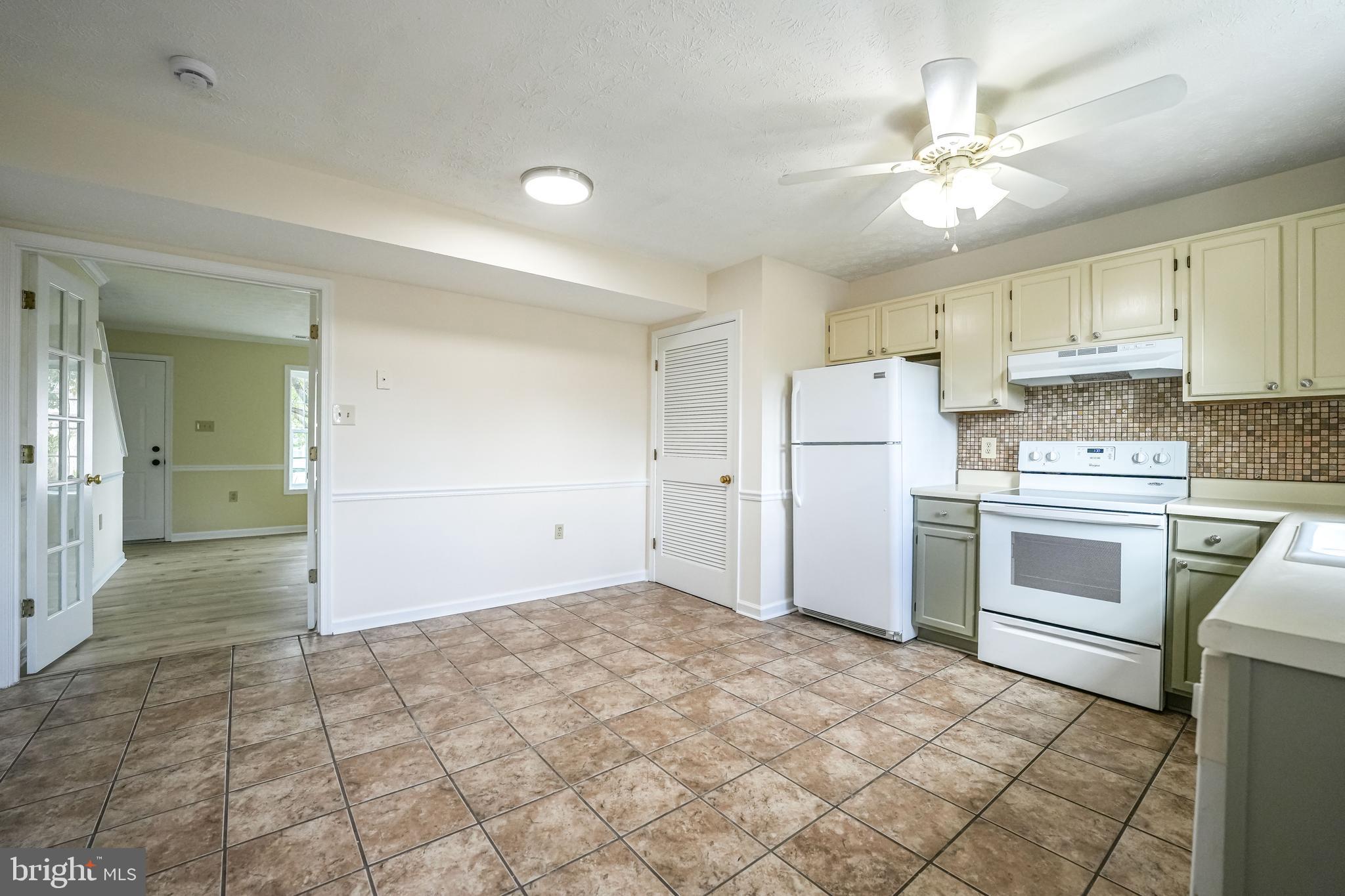 HUNTINGTON MEADOWS - Residential Lease