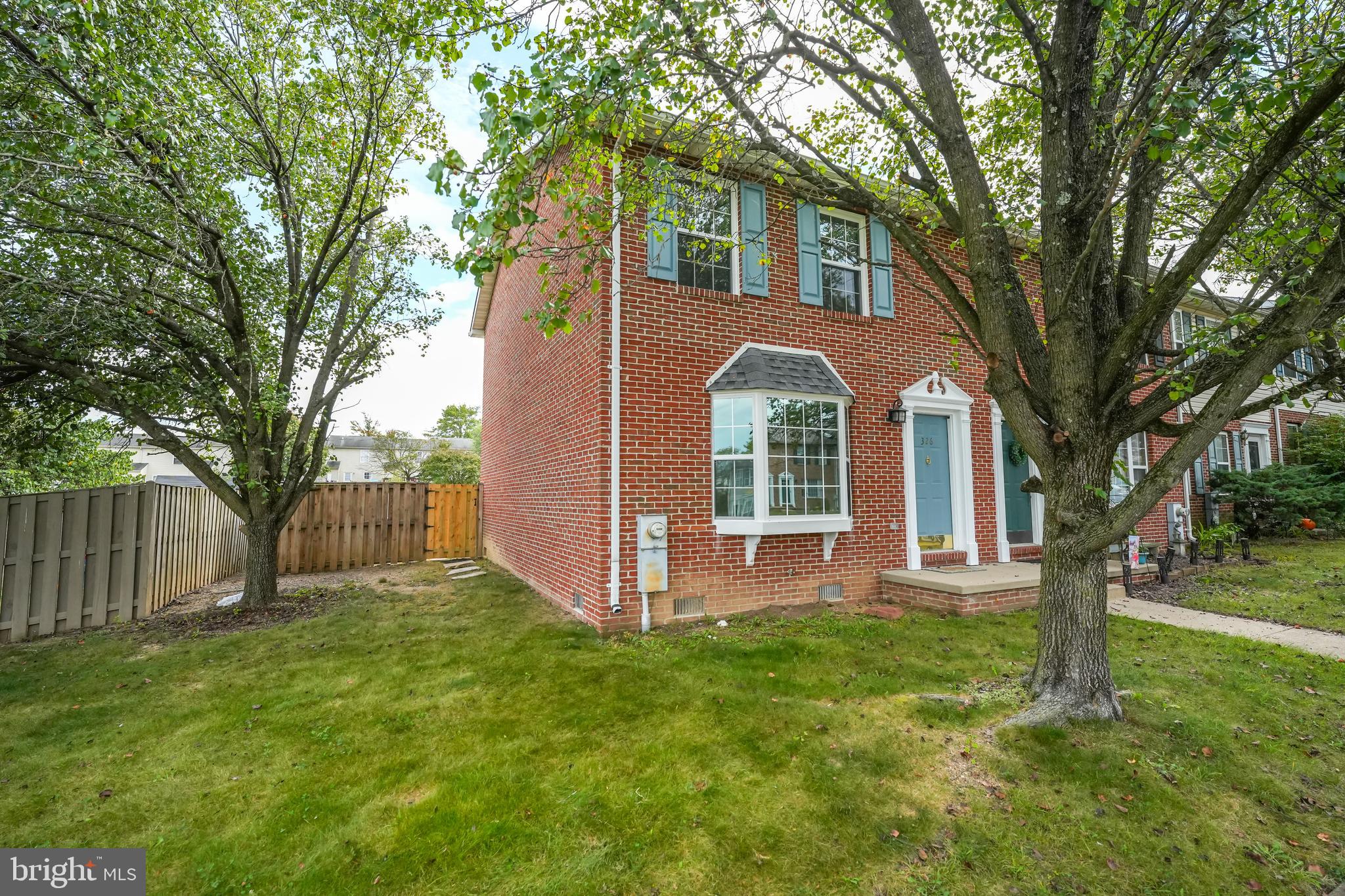 HUNTINGTON MEADOWS - Residential Lease