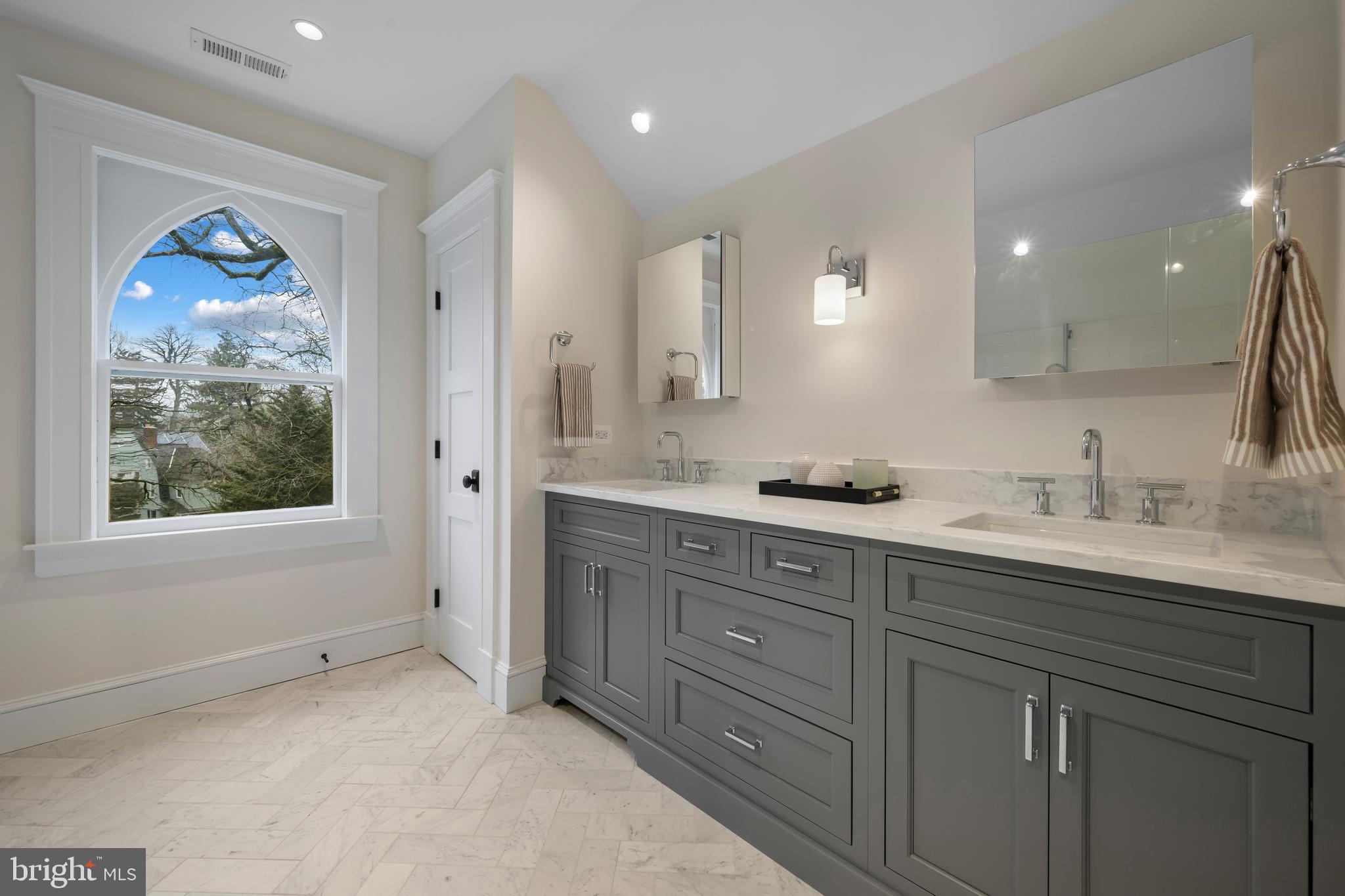 ROLAND PARK - Residential