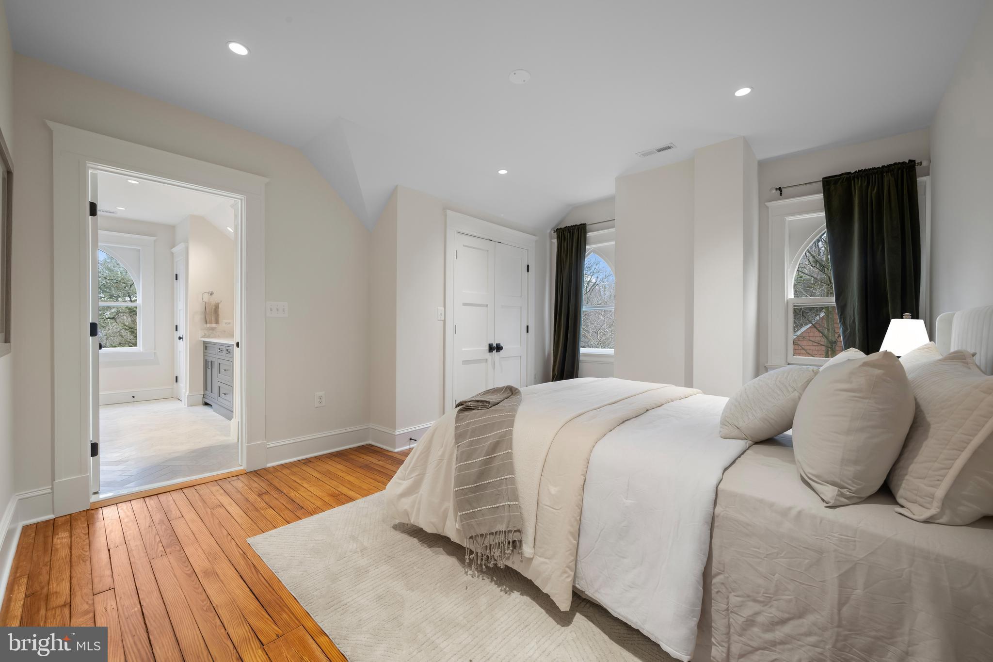 ROLAND PARK - Residential