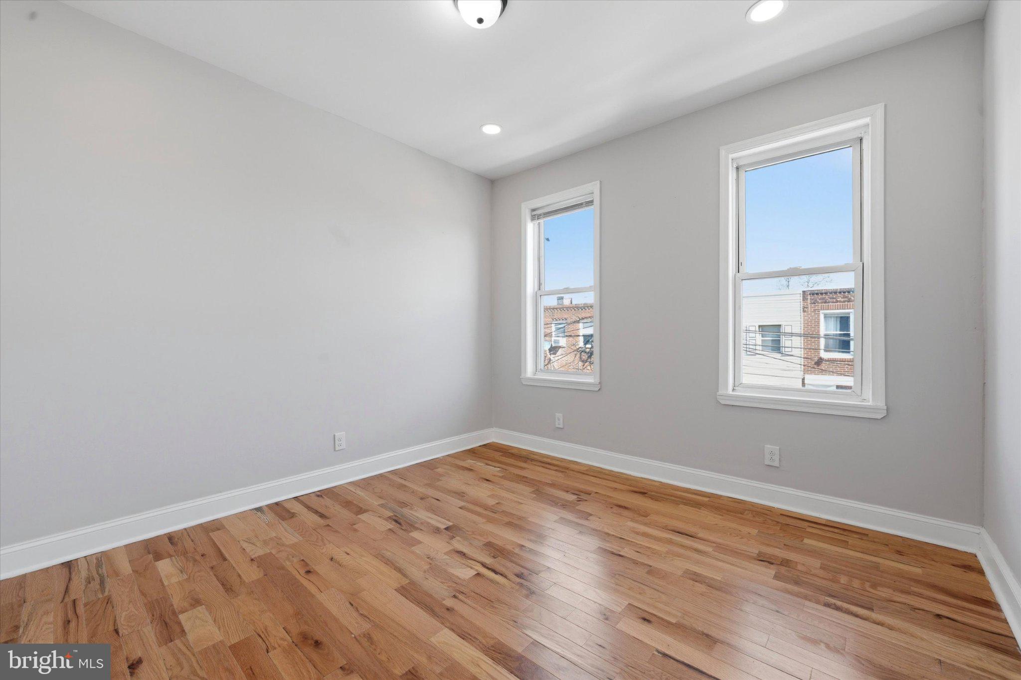 EAST KENSINGTON - Residential