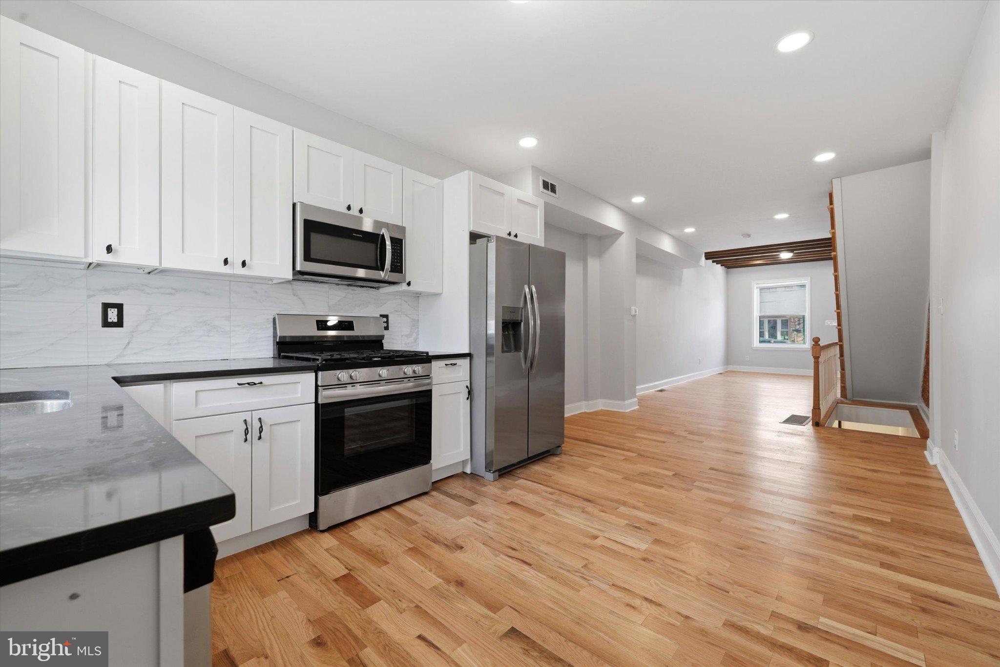 EAST KENSINGTON - Residential