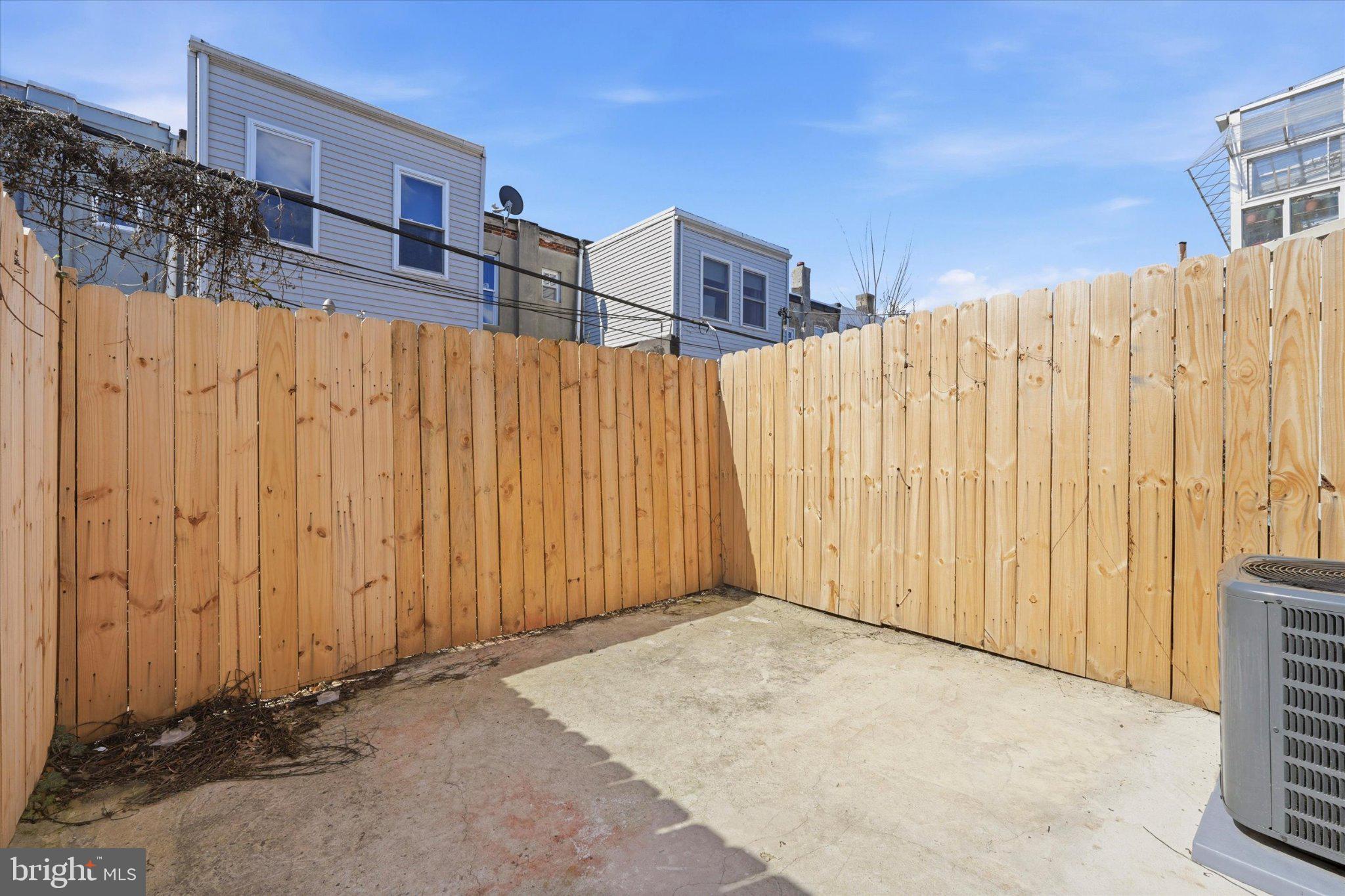 EAST KENSINGTON - Residential