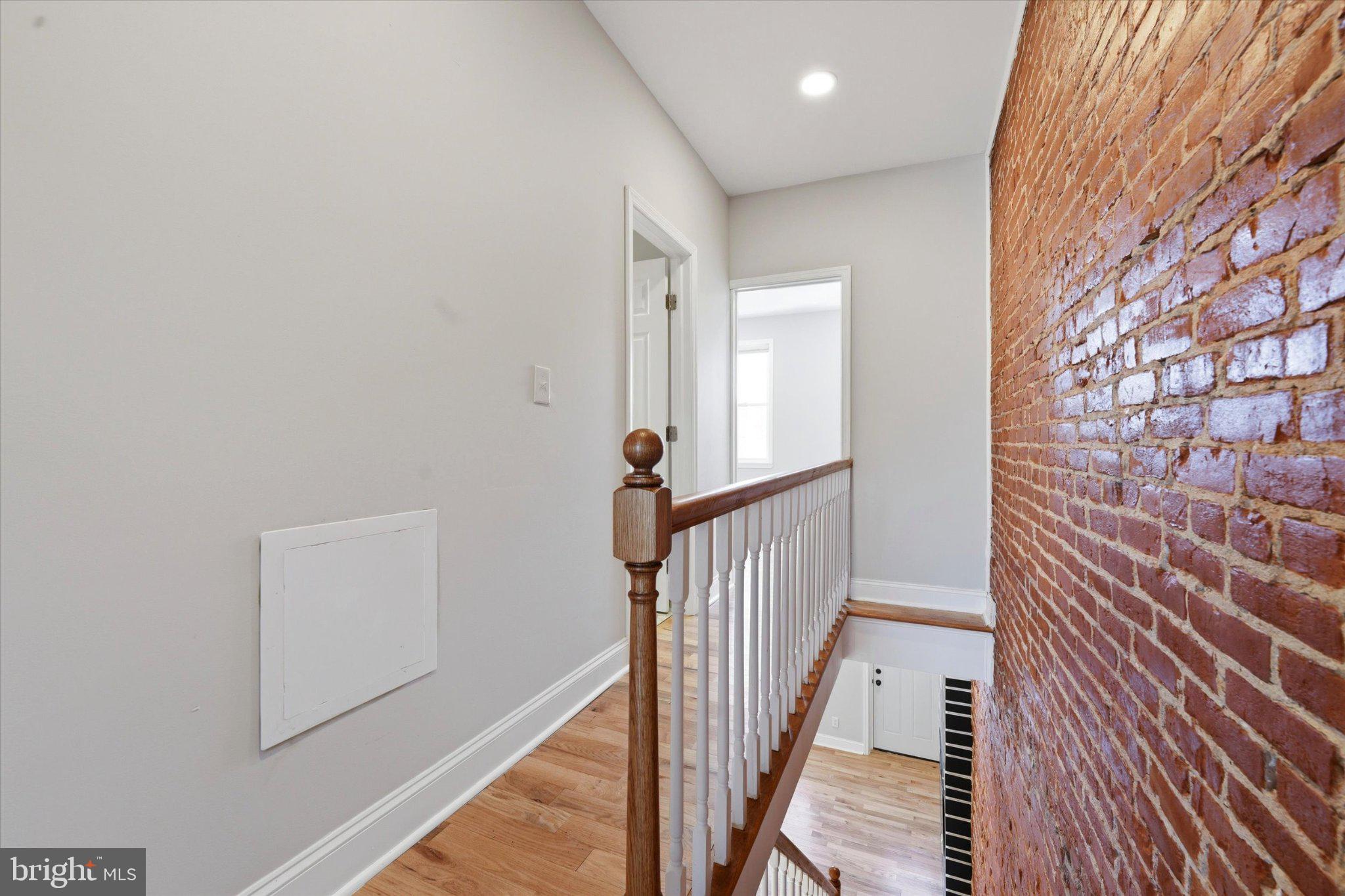 EAST KENSINGTON - Residential