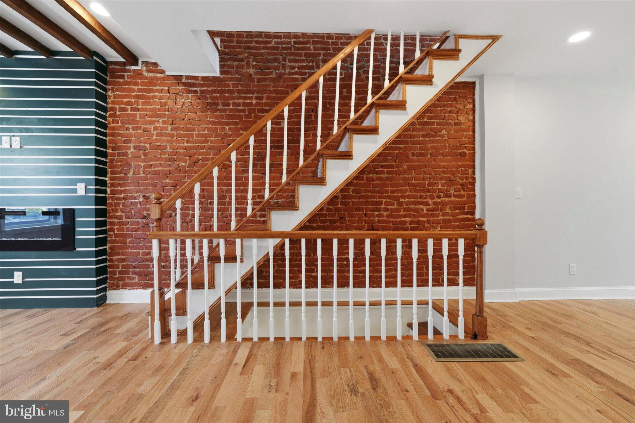 EAST KENSINGTON - Residential