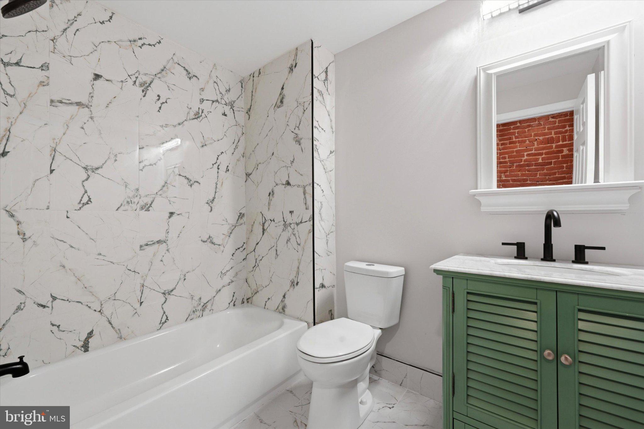 EAST KENSINGTON - Residential