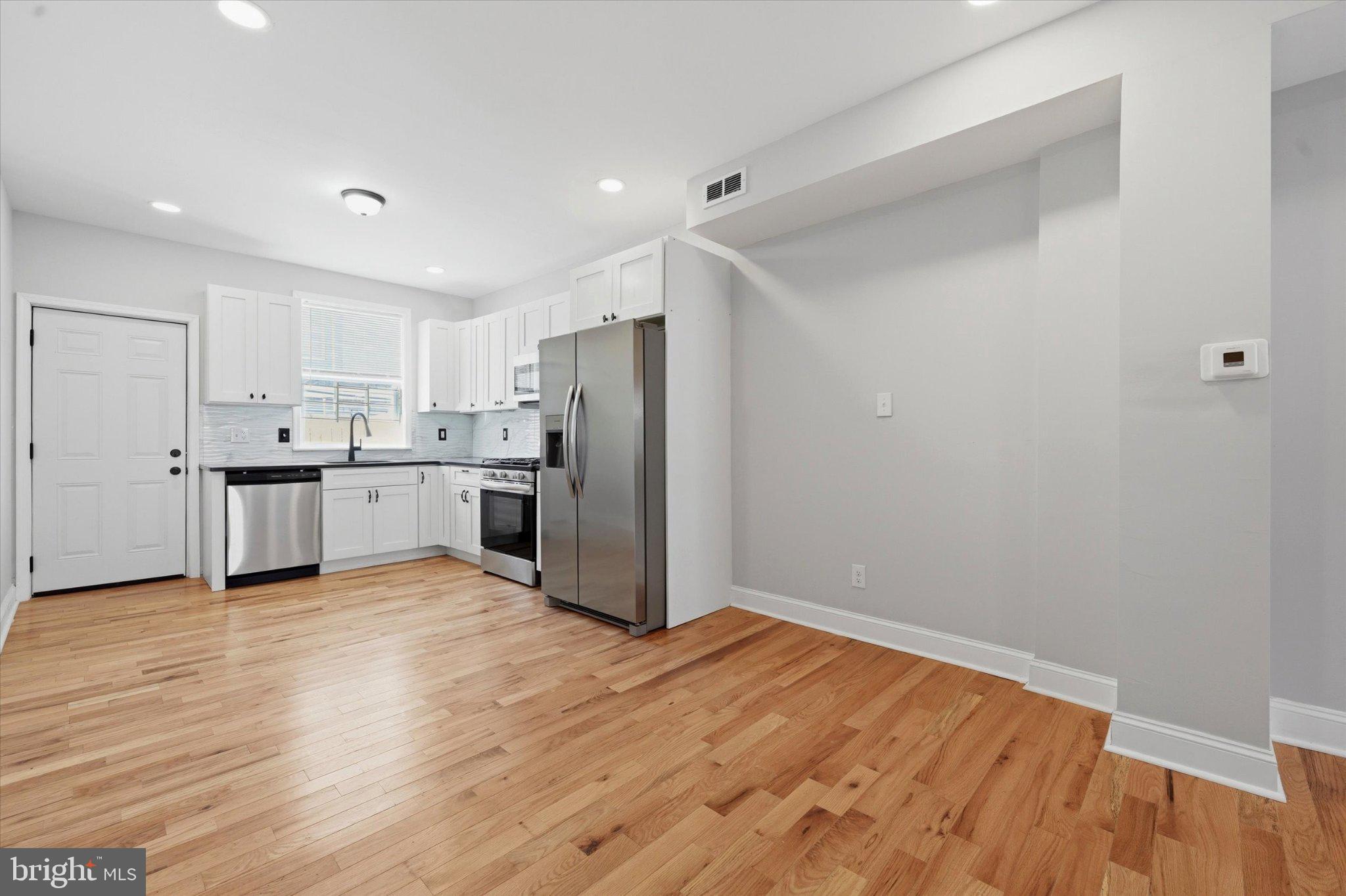 EAST KENSINGTON - Residential