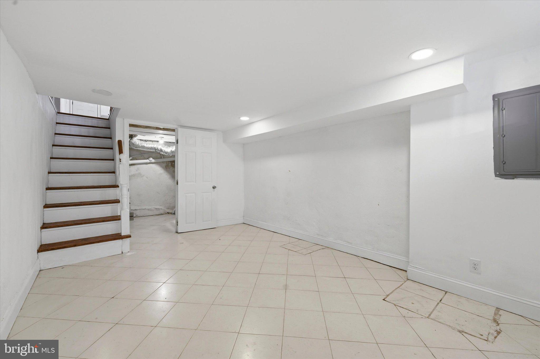 EAST KENSINGTON - Residential