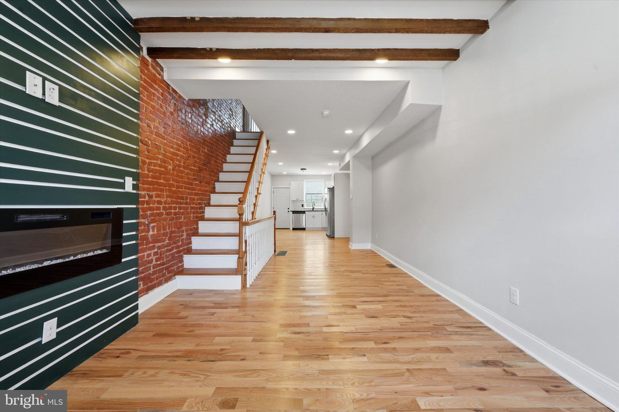 EAST KENSINGTON - Residential