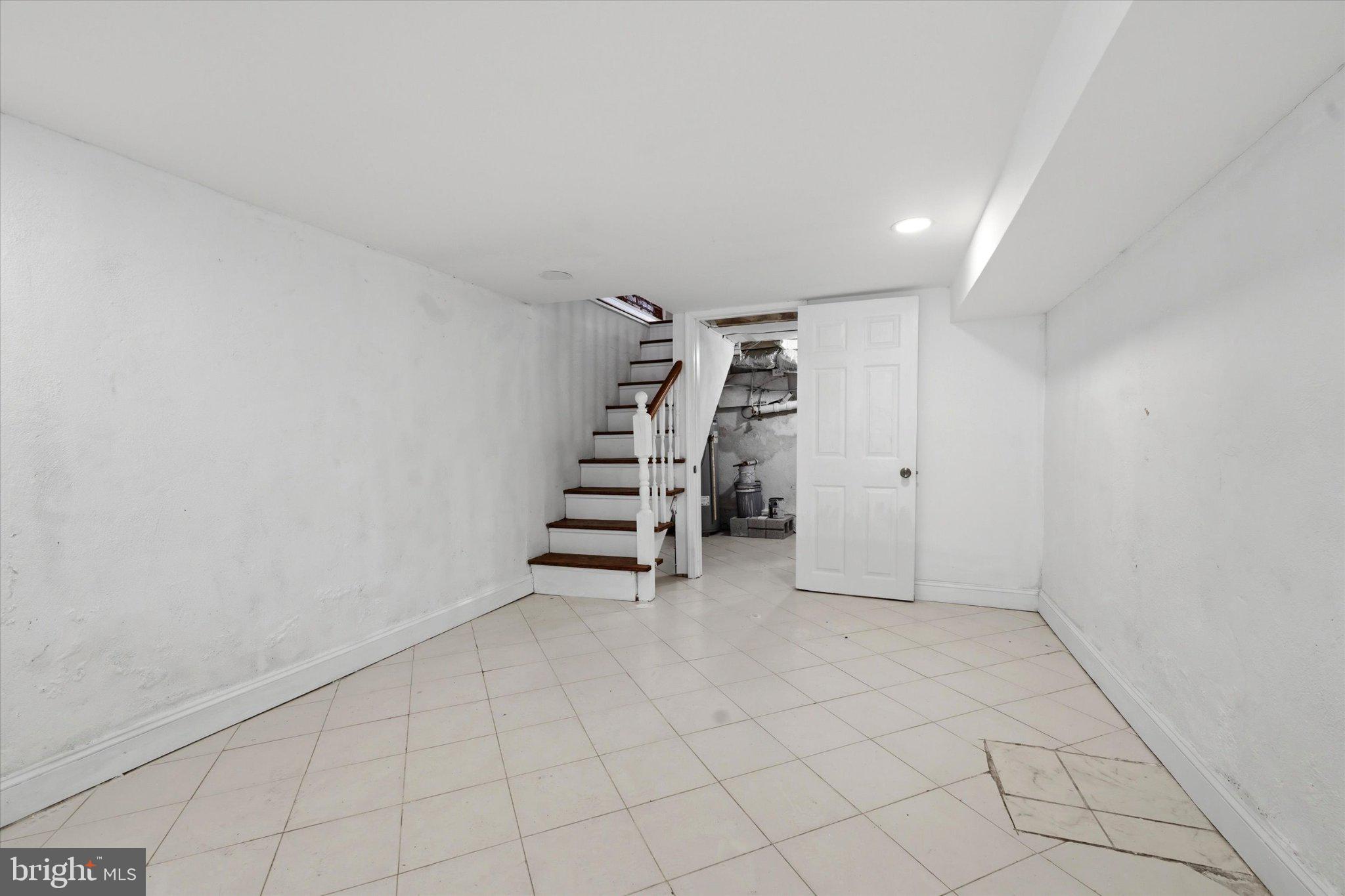 EAST KENSINGTON - Residential