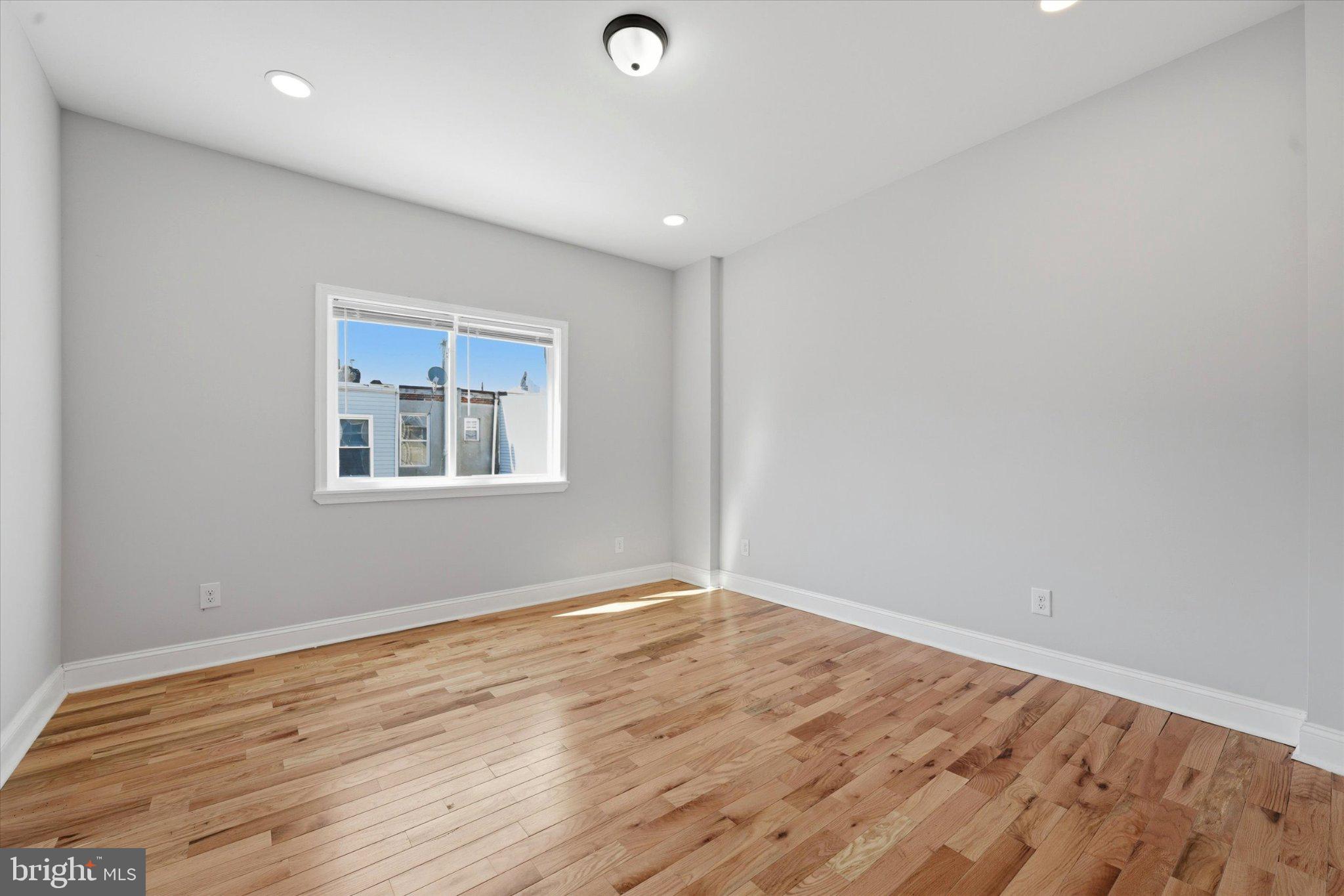 EAST KENSINGTON - Residential