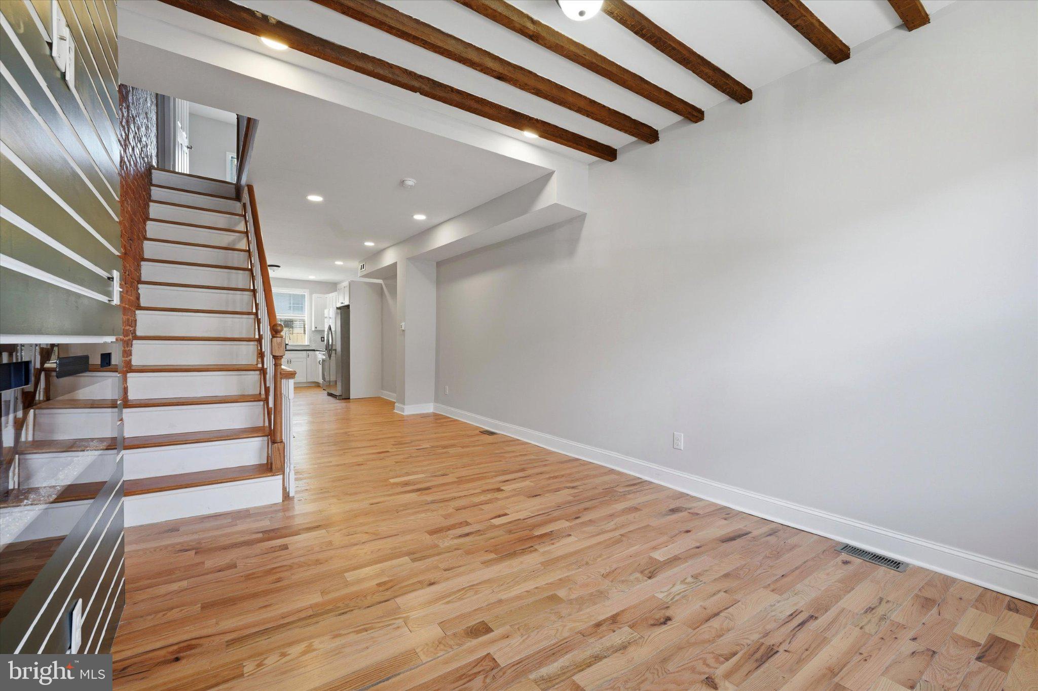 EAST KENSINGTON - Residential