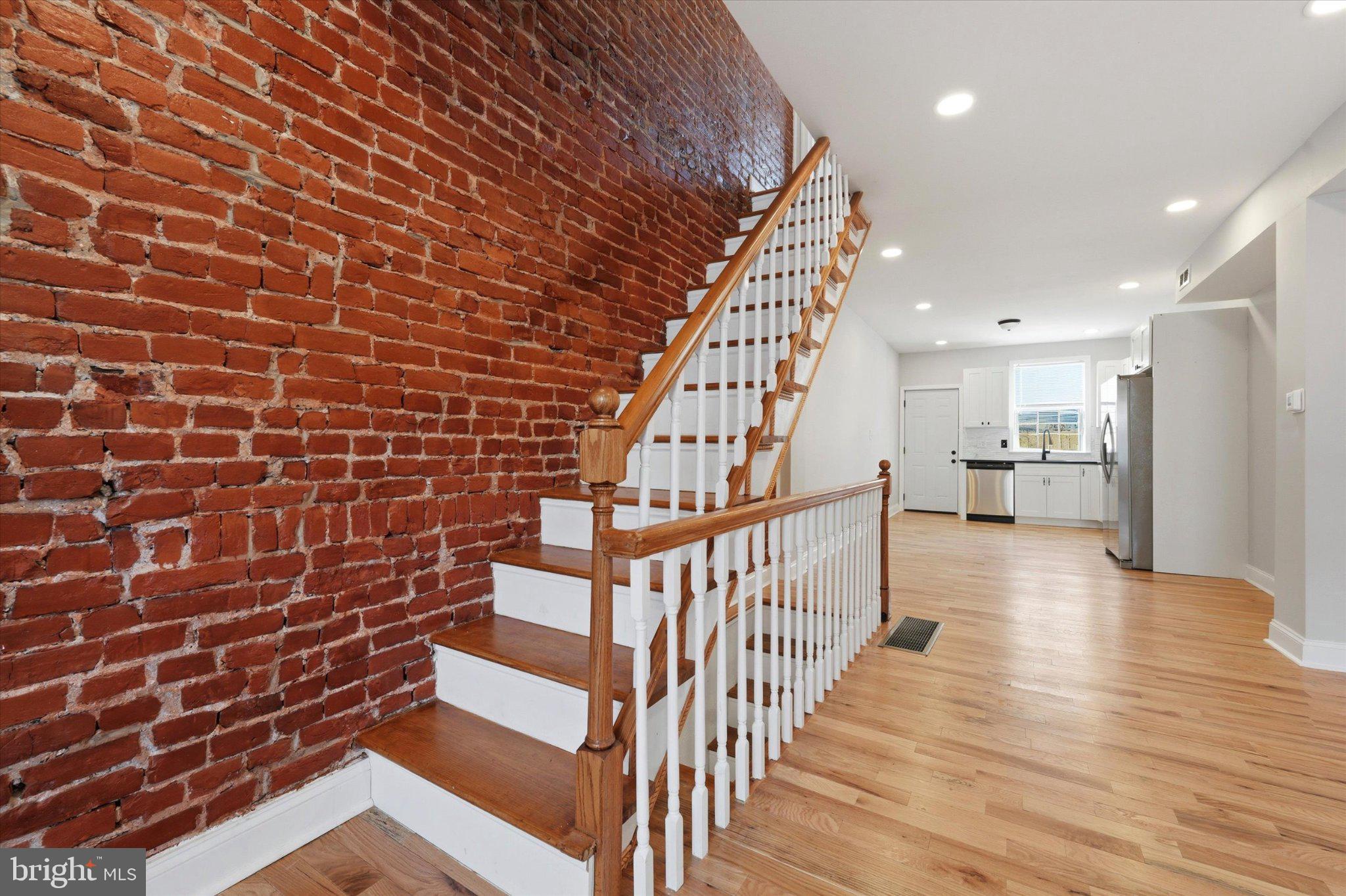 EAST KENSINGTON - Residential