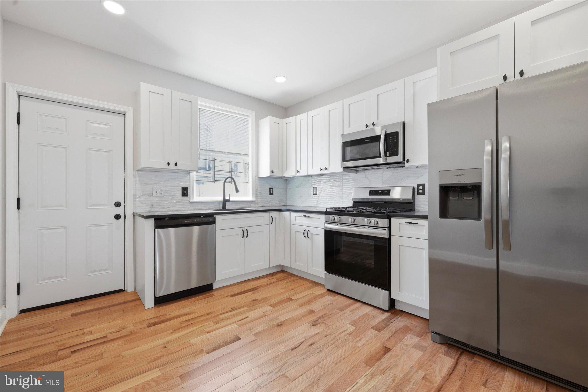 EAST KENSINGTON - Residential