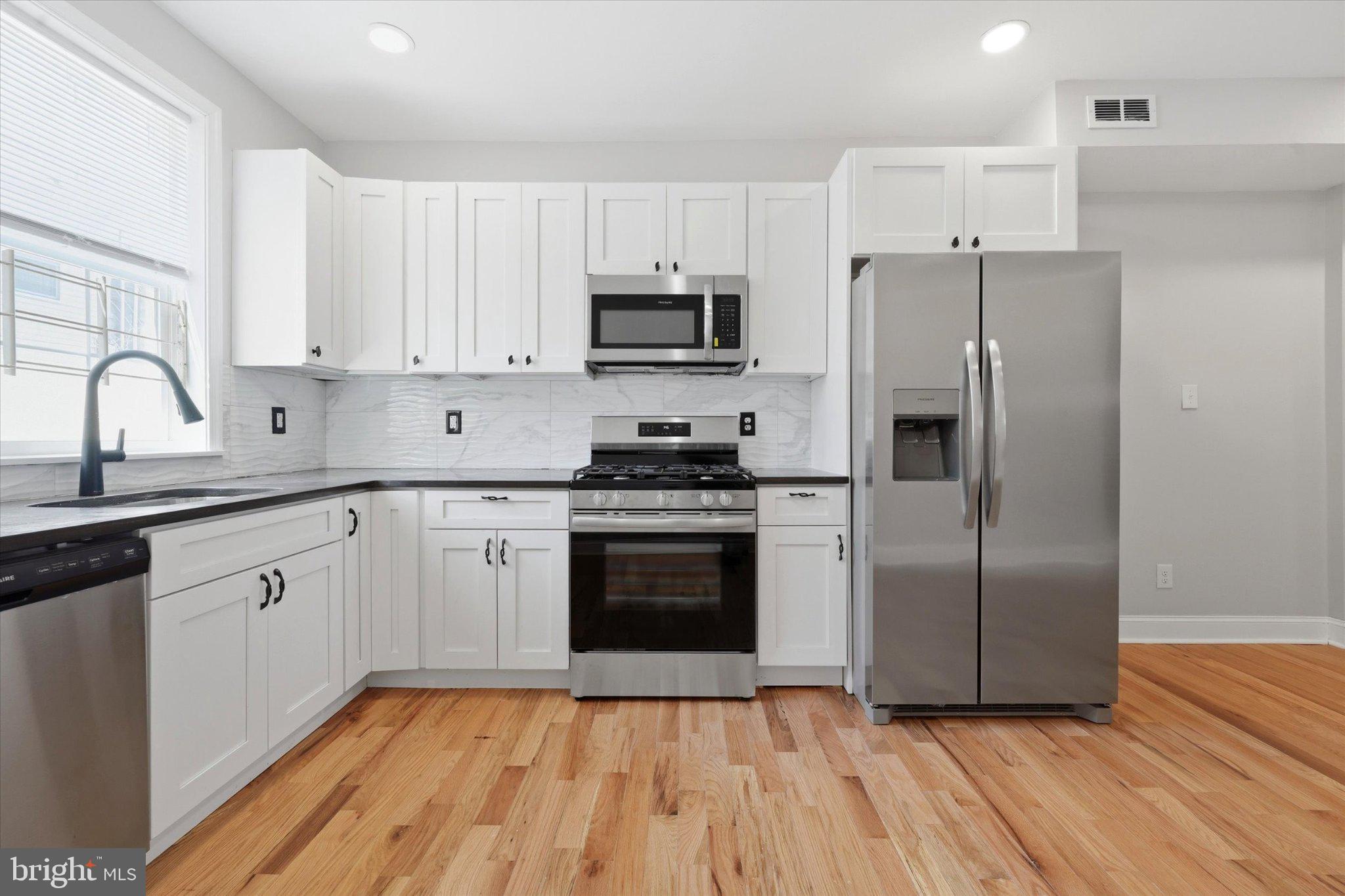 EAST KENSINGTON - Residential