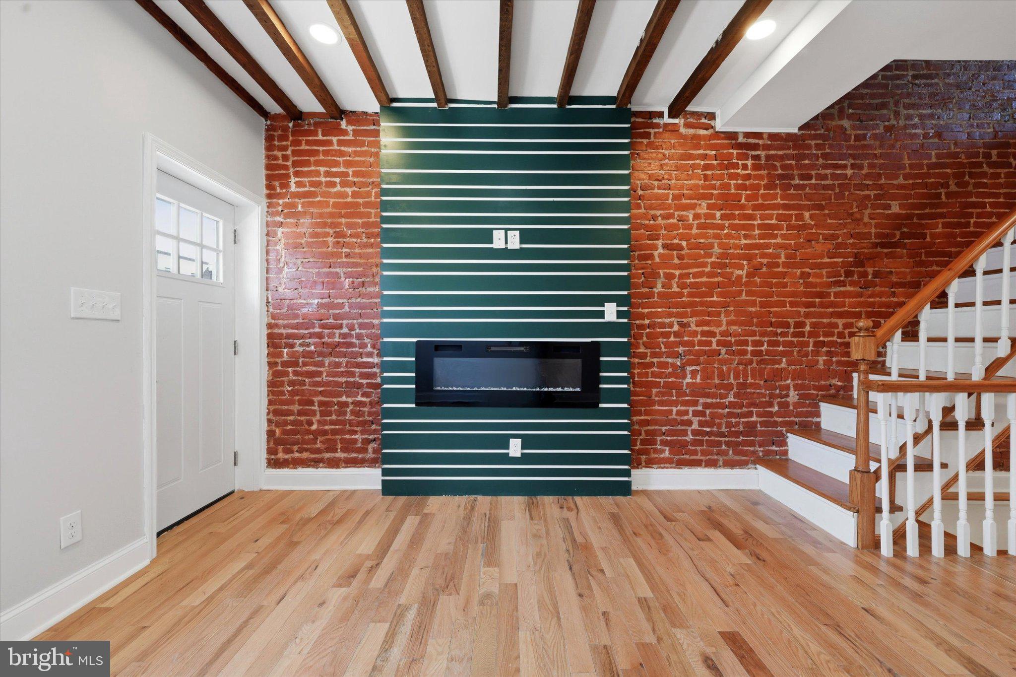 EAST KENSINGTON - Residential