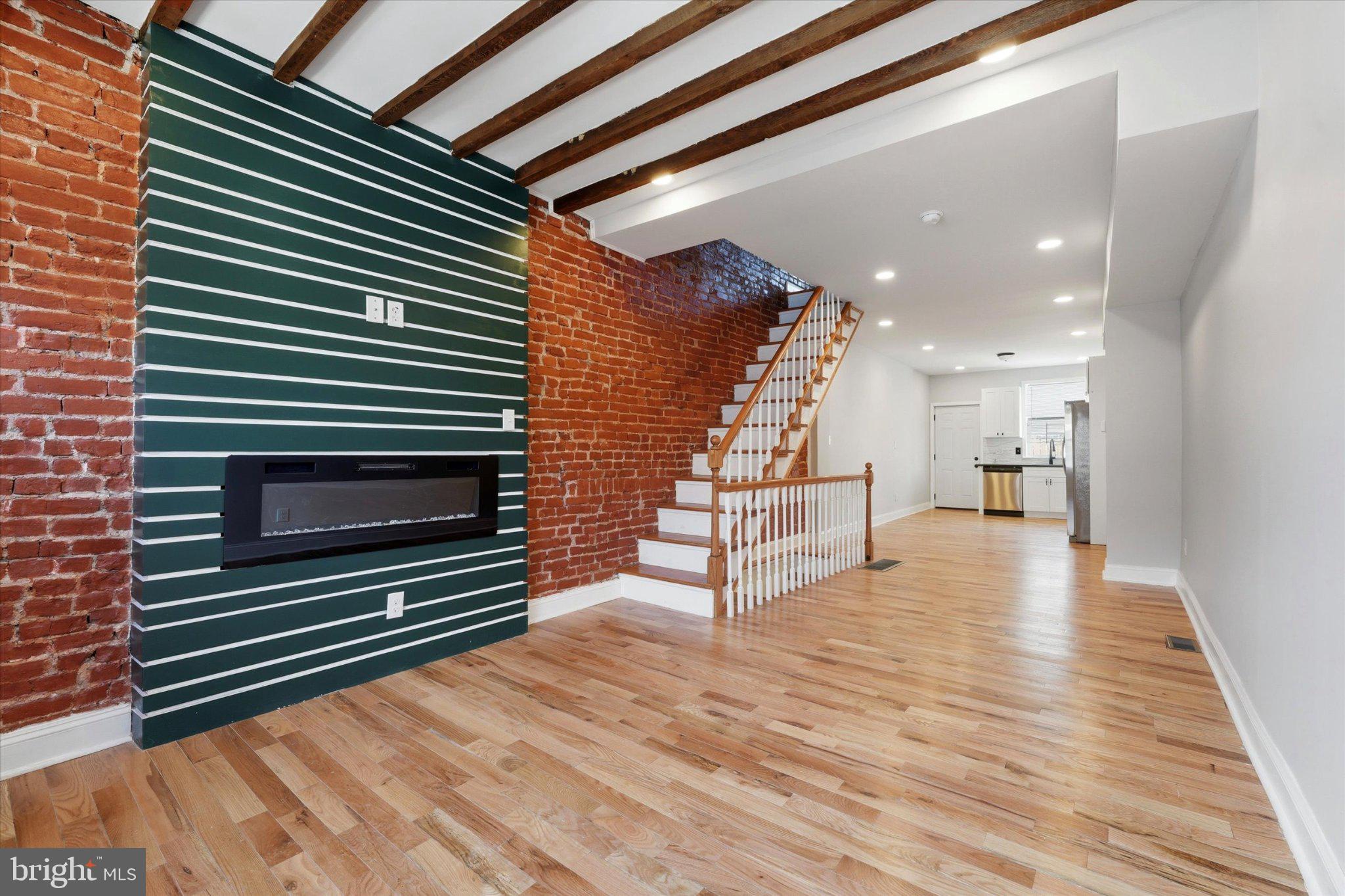 EAST KENSINGTON - Residential