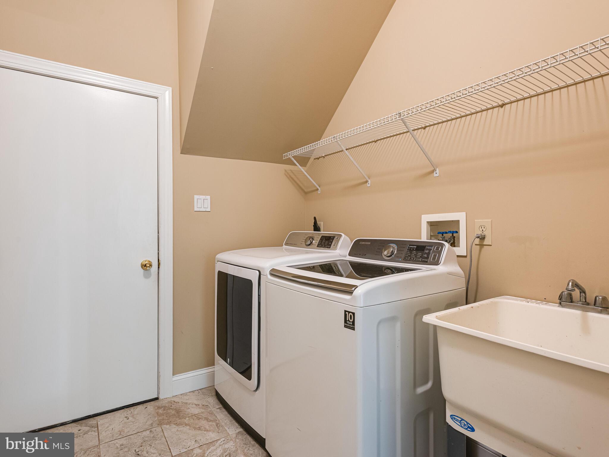 COUNTRY RIDGE - Residential