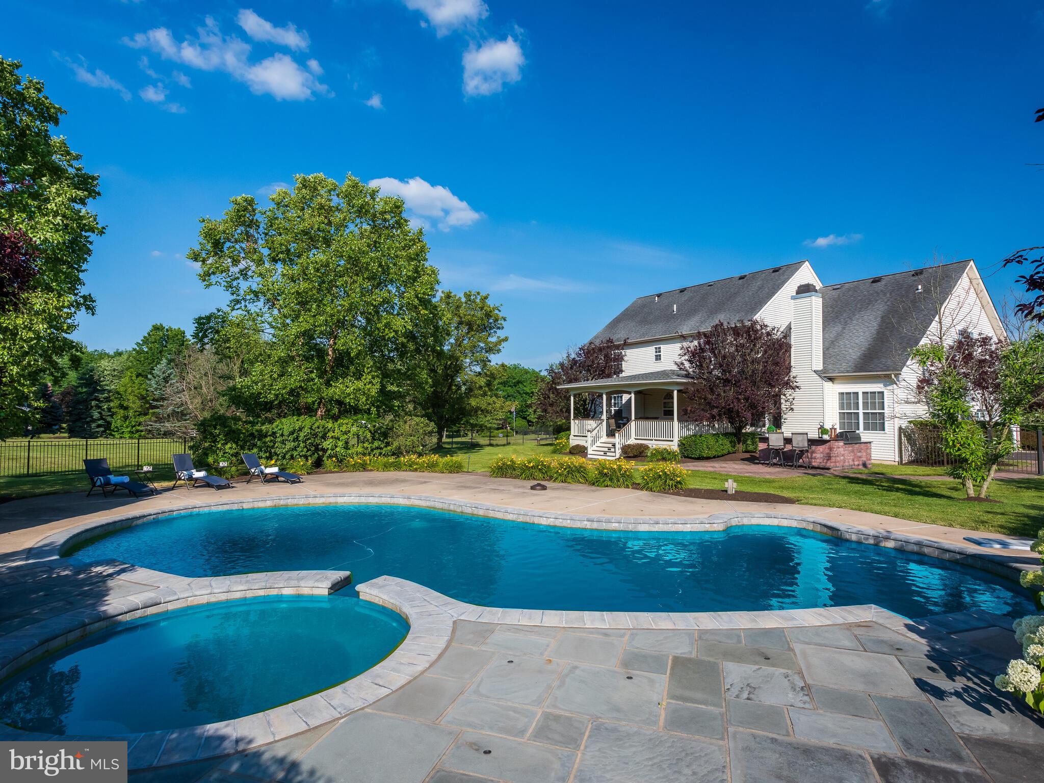 COUNTRY RIDGE - Residential