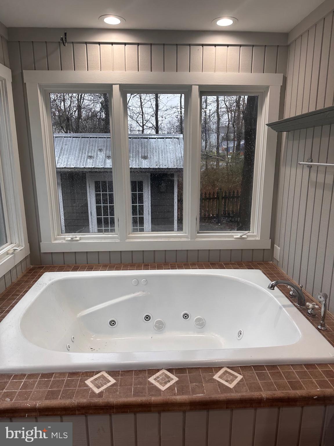 OYSTER HARBOR - Residential