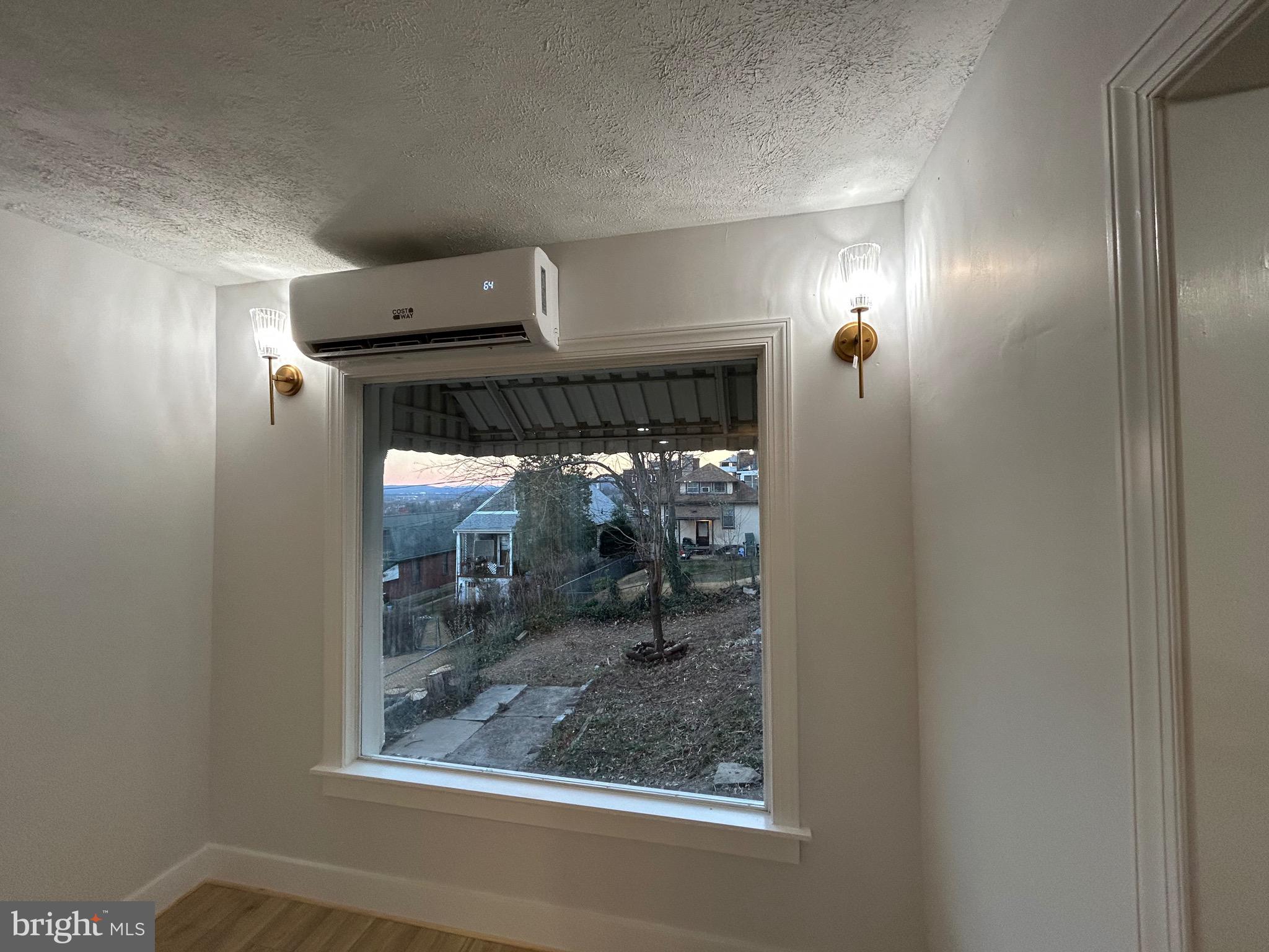 NORTH END - Residential