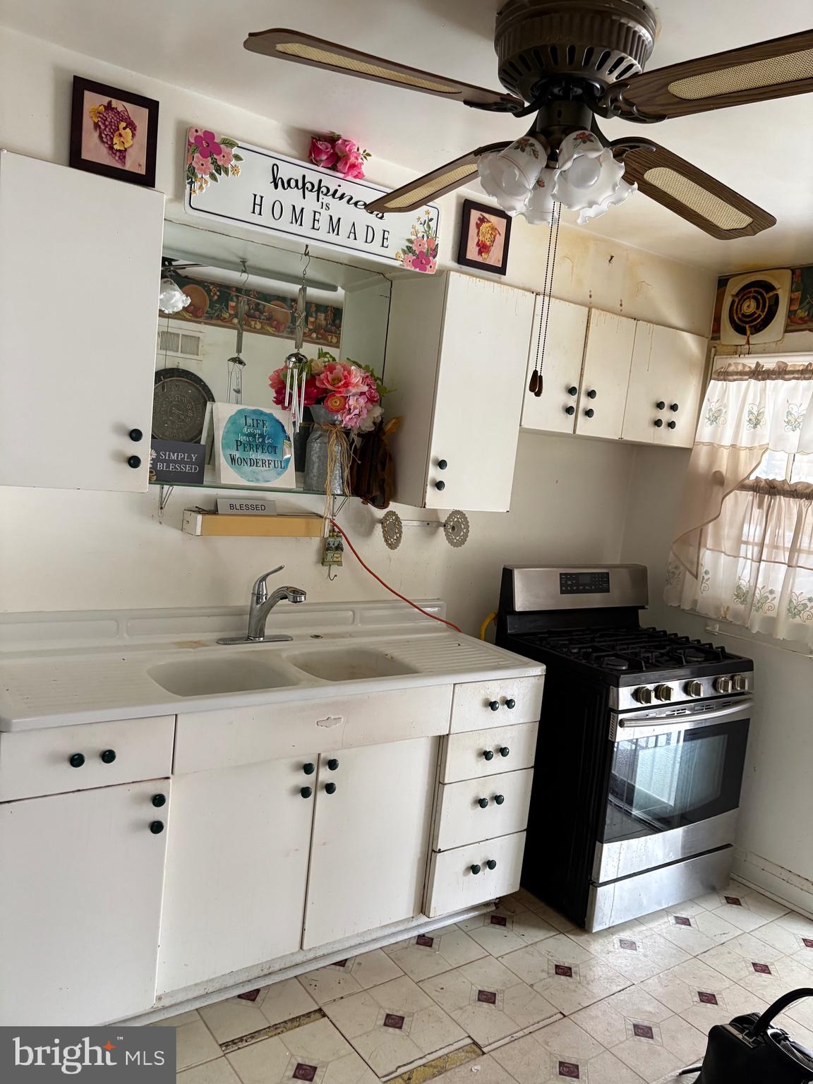 WEST HILLS - Residential