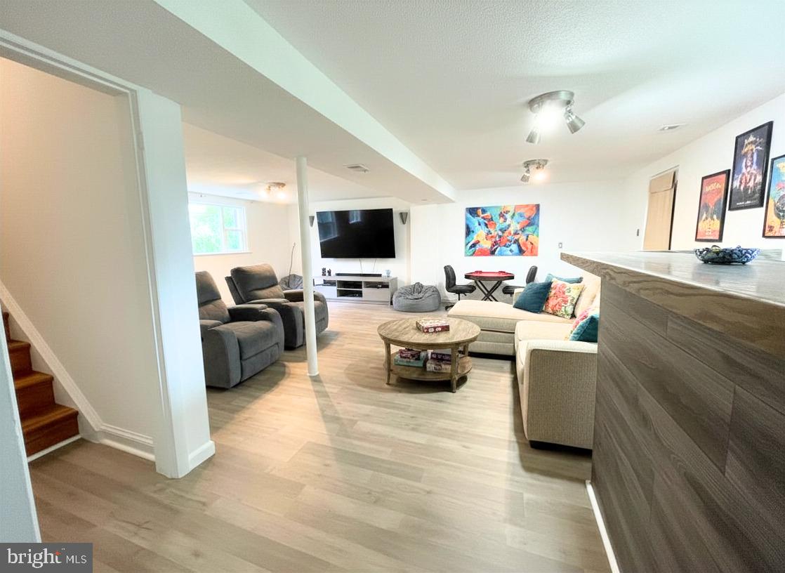 CRESTVIEW MANOR - Residential