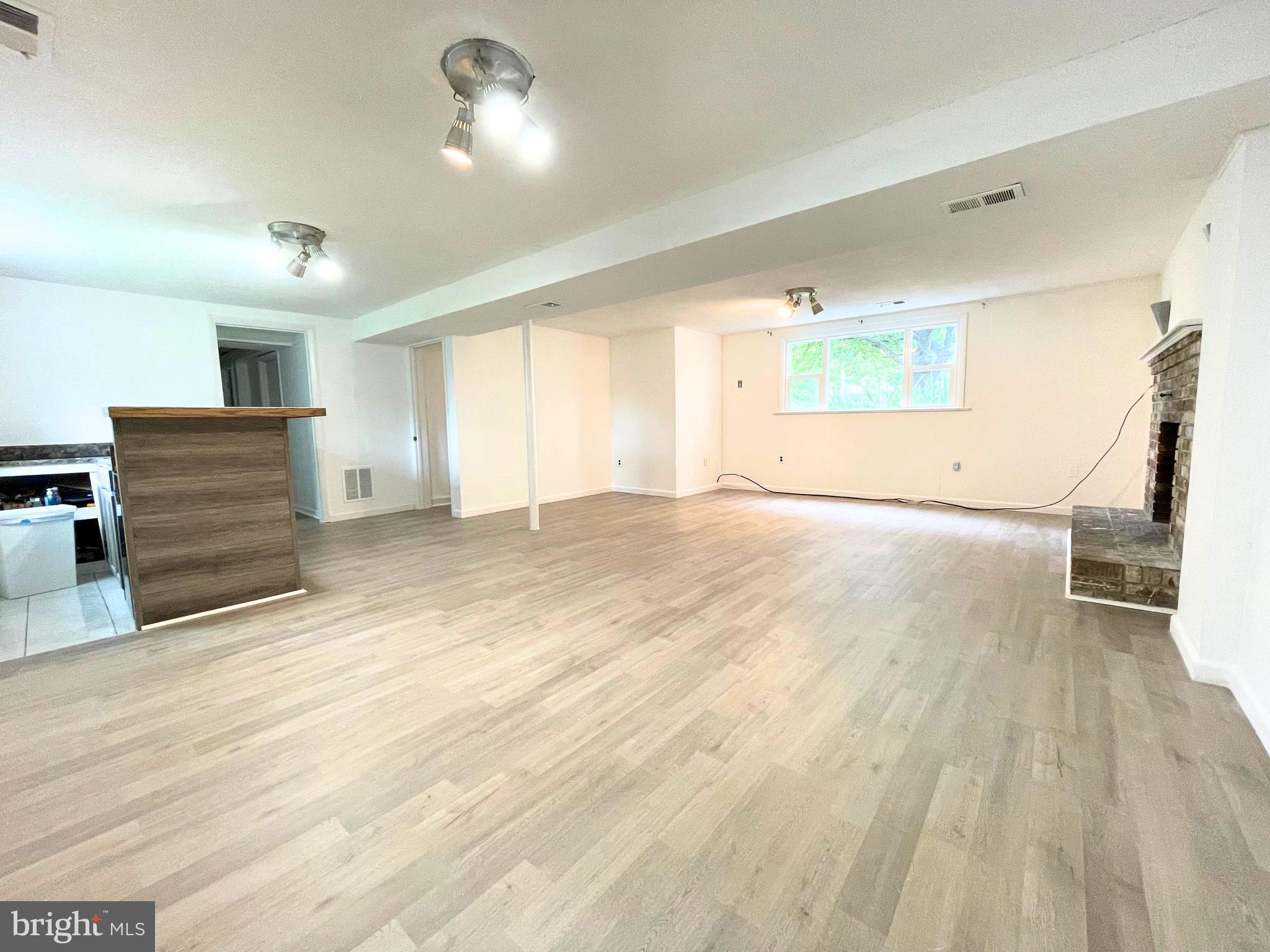 CRESTVIEW MANOR - Residential