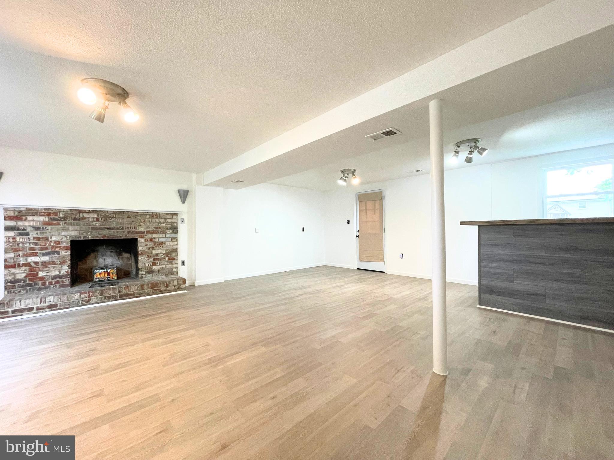 CRESTVIEW MANOR - Residential