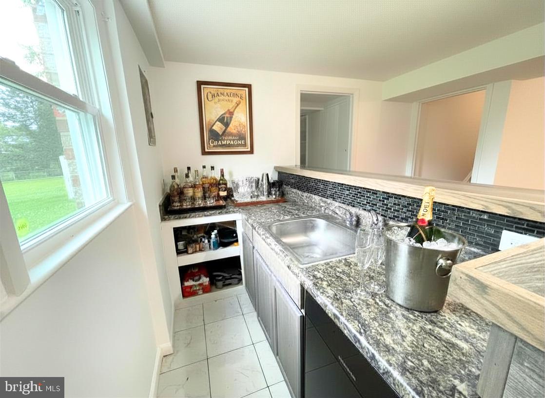 CRESTVIEW MANOR - Residential