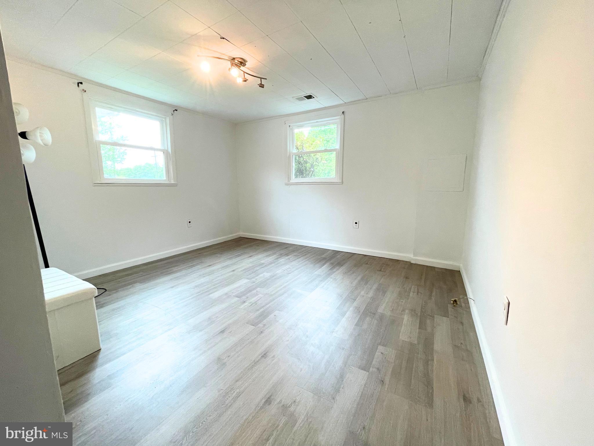 CRESTVIEW MANOR - Residential