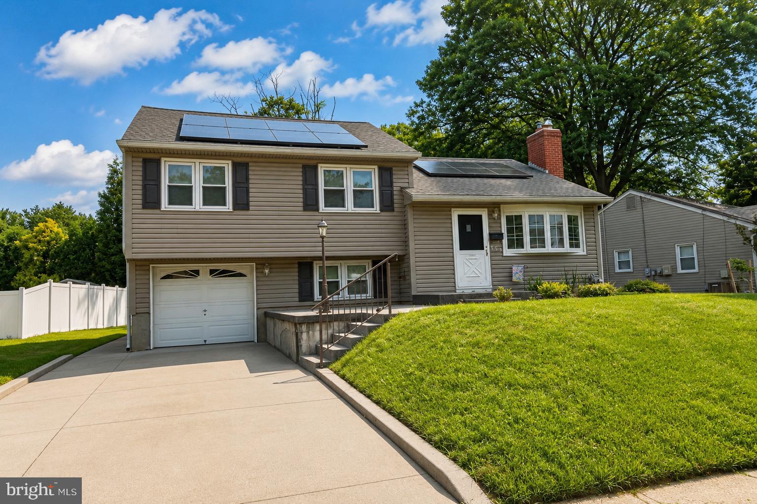 153 HAWTHORNE DRIVE