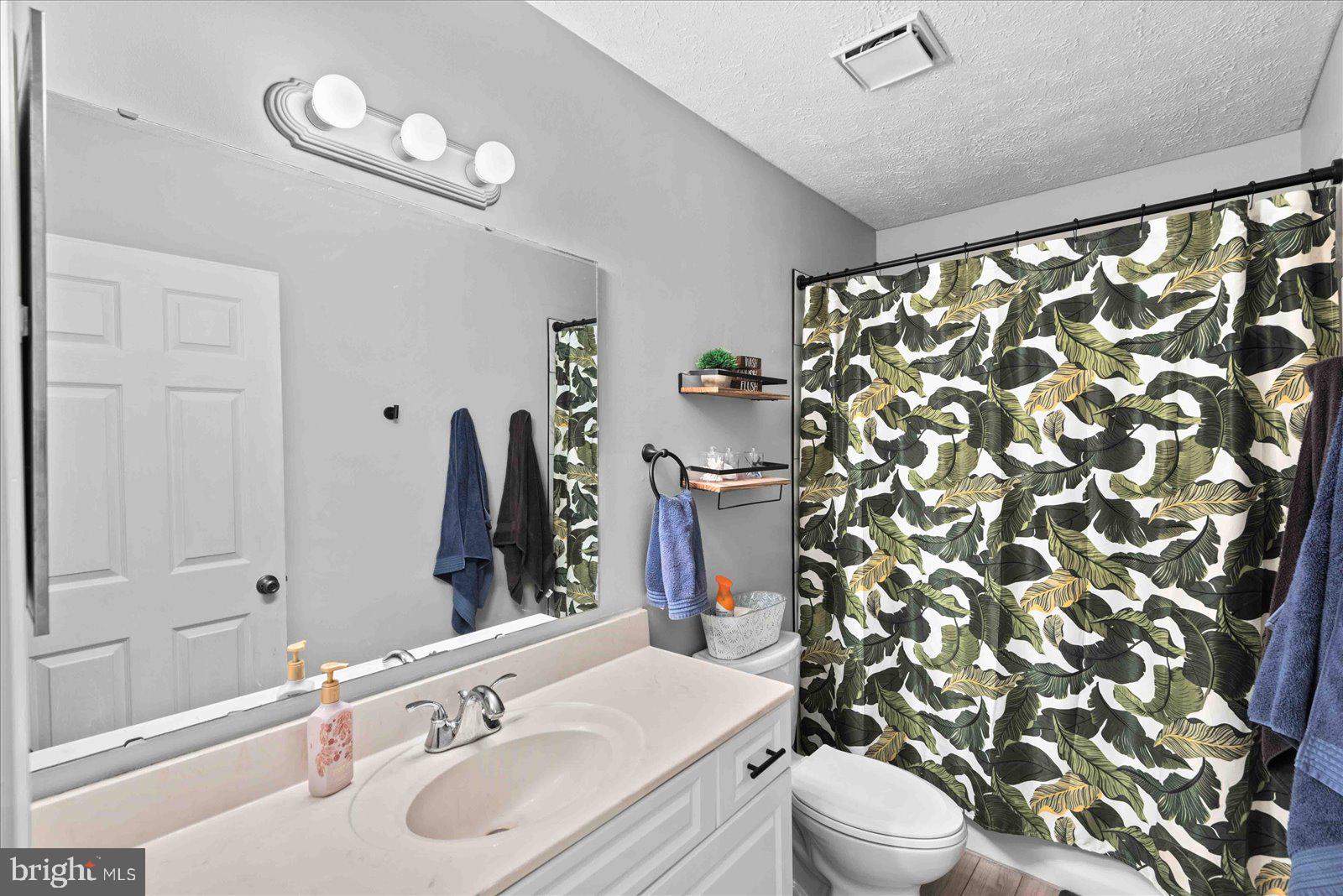 LAKE CAROLINE - Residential