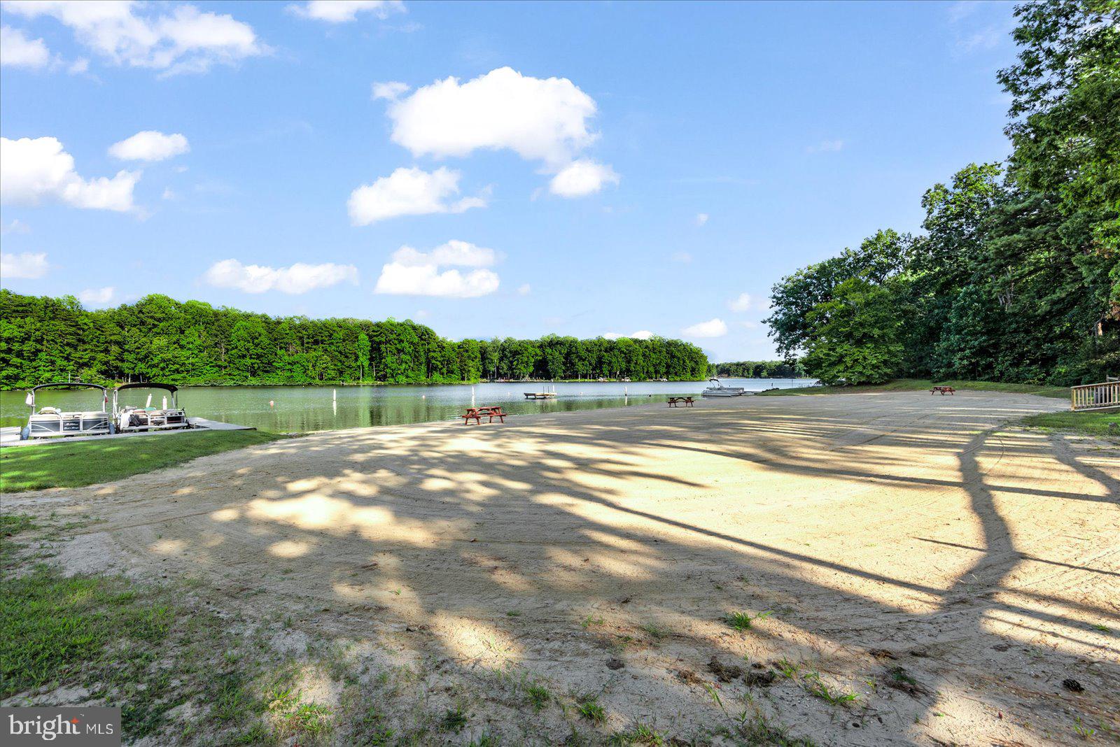 LAKE CAROLINE - Residential